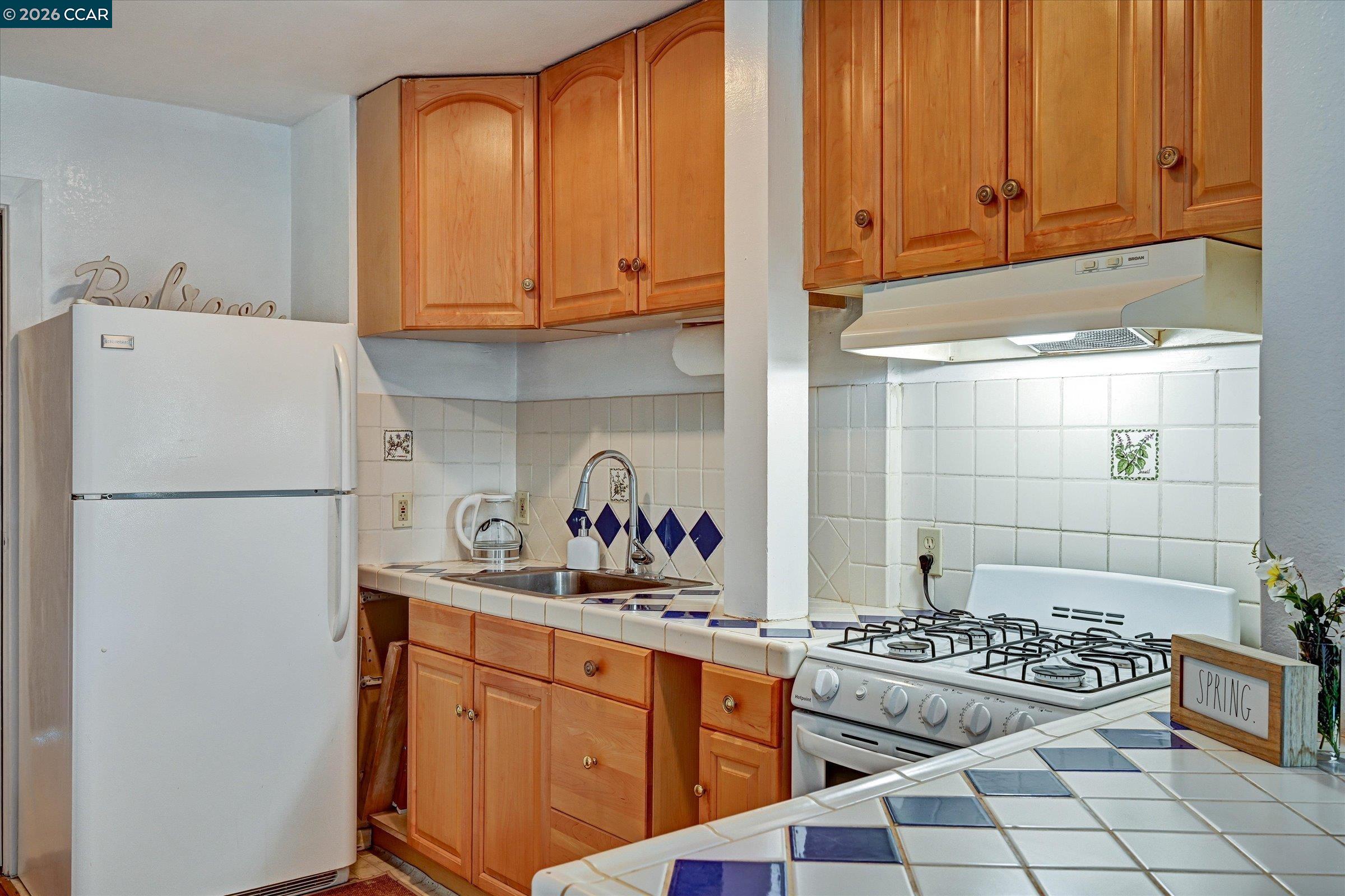 862-864 33Rd Ave