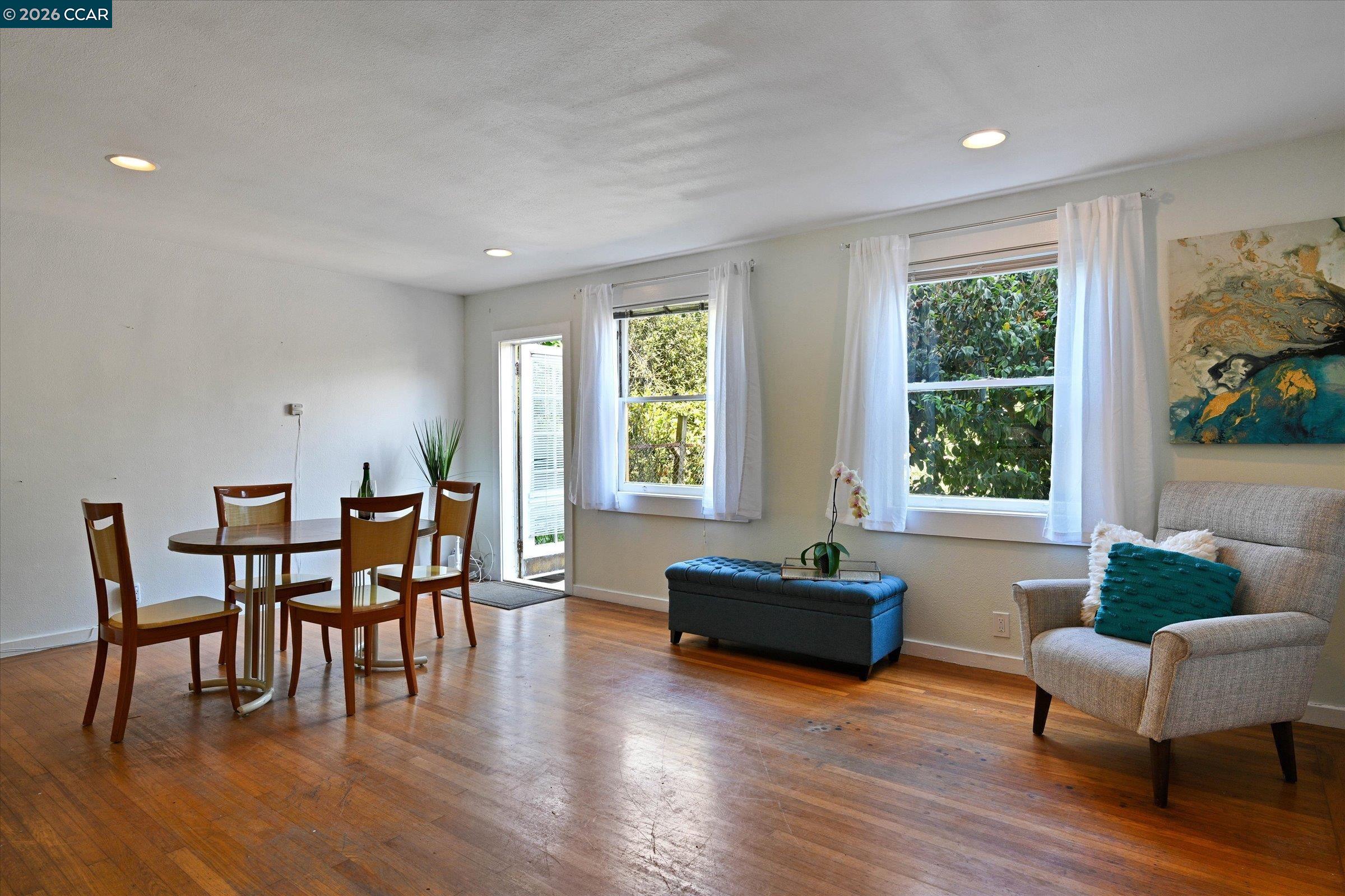 862-864 33Rd Ave