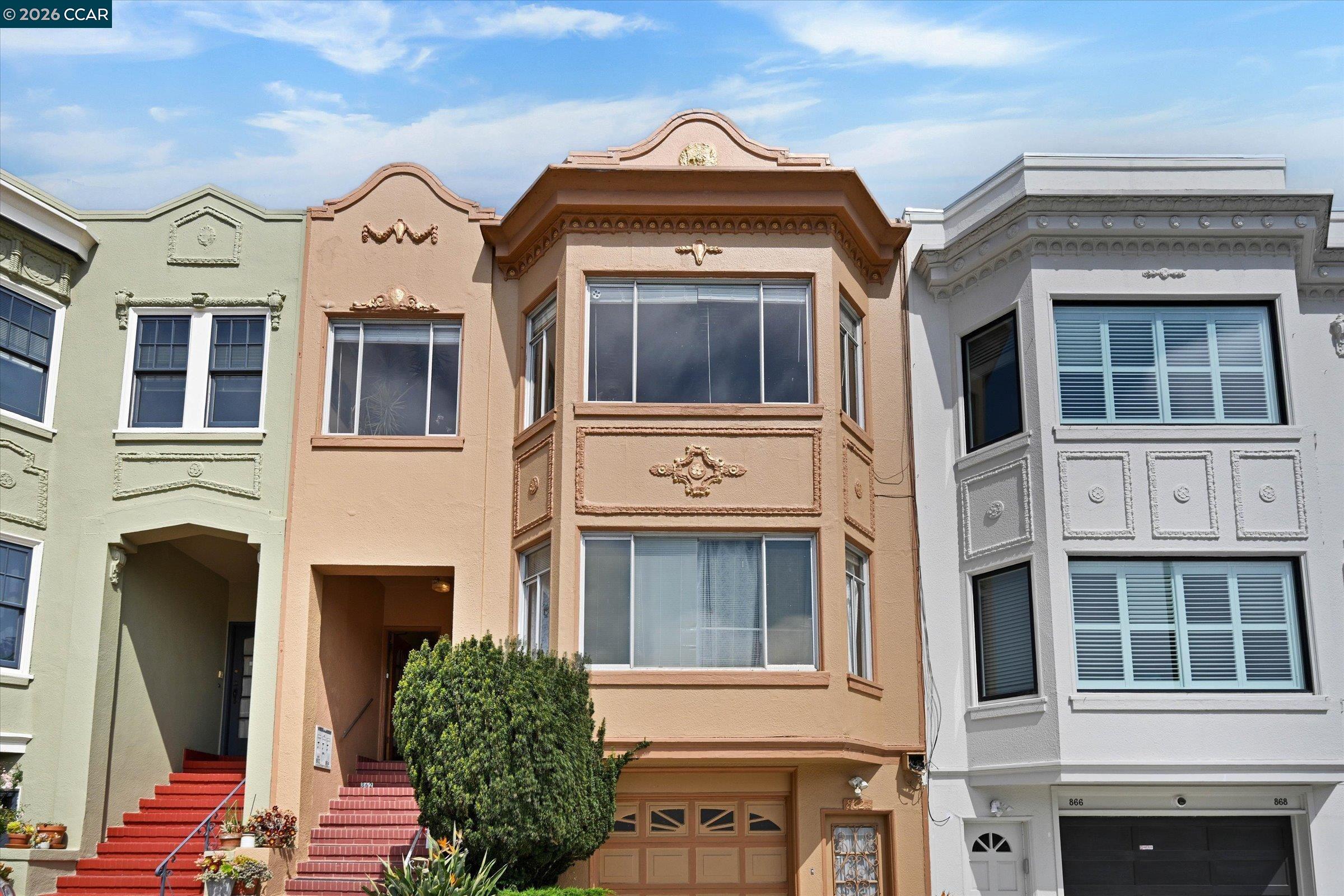 862-864 33Rd Ave