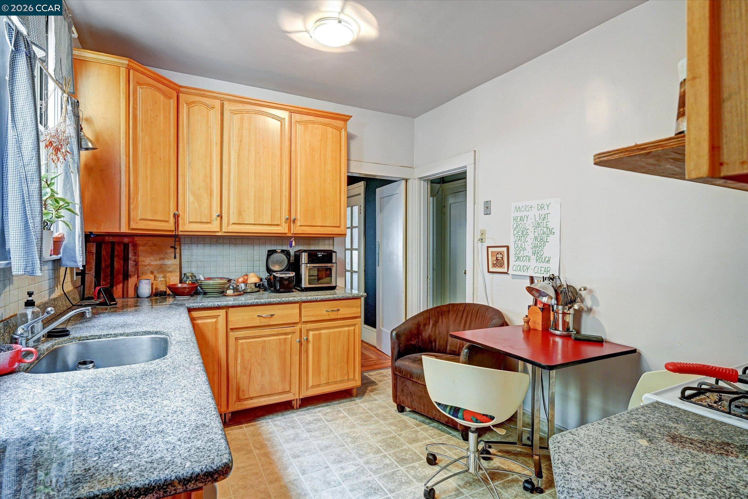 862-864 33Rd Ave