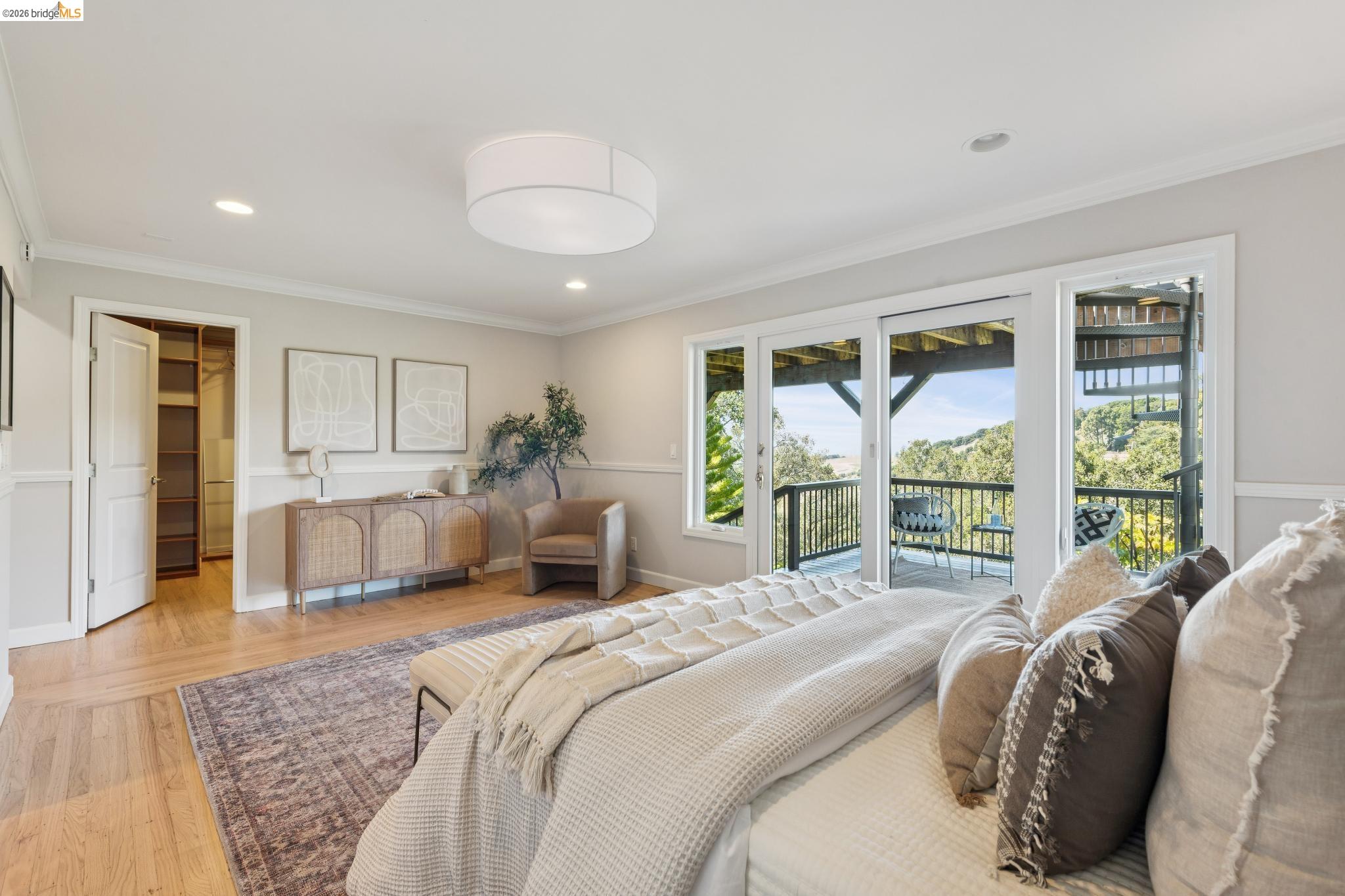 453 Scenic Ave