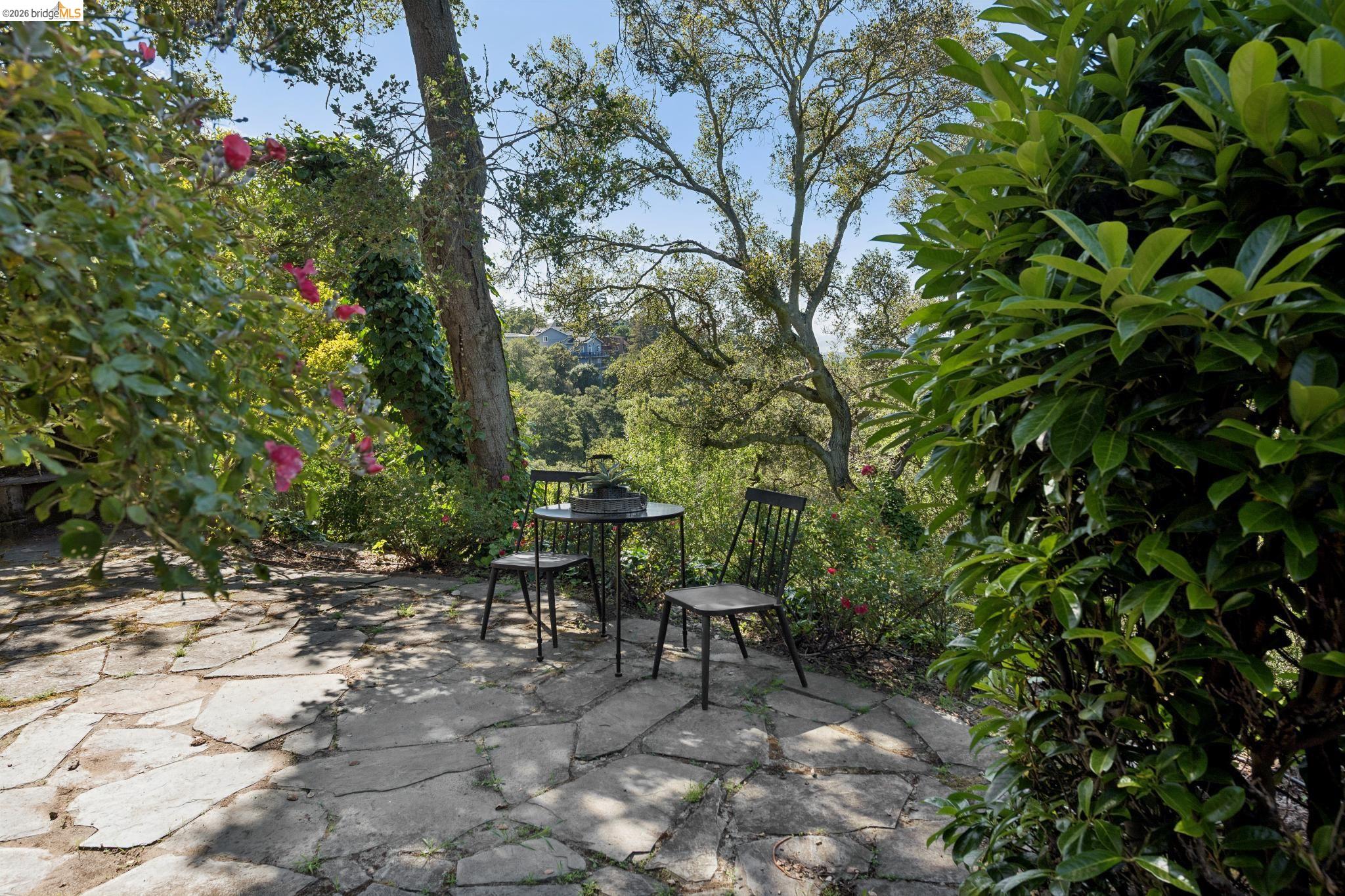453 Scenic Ave