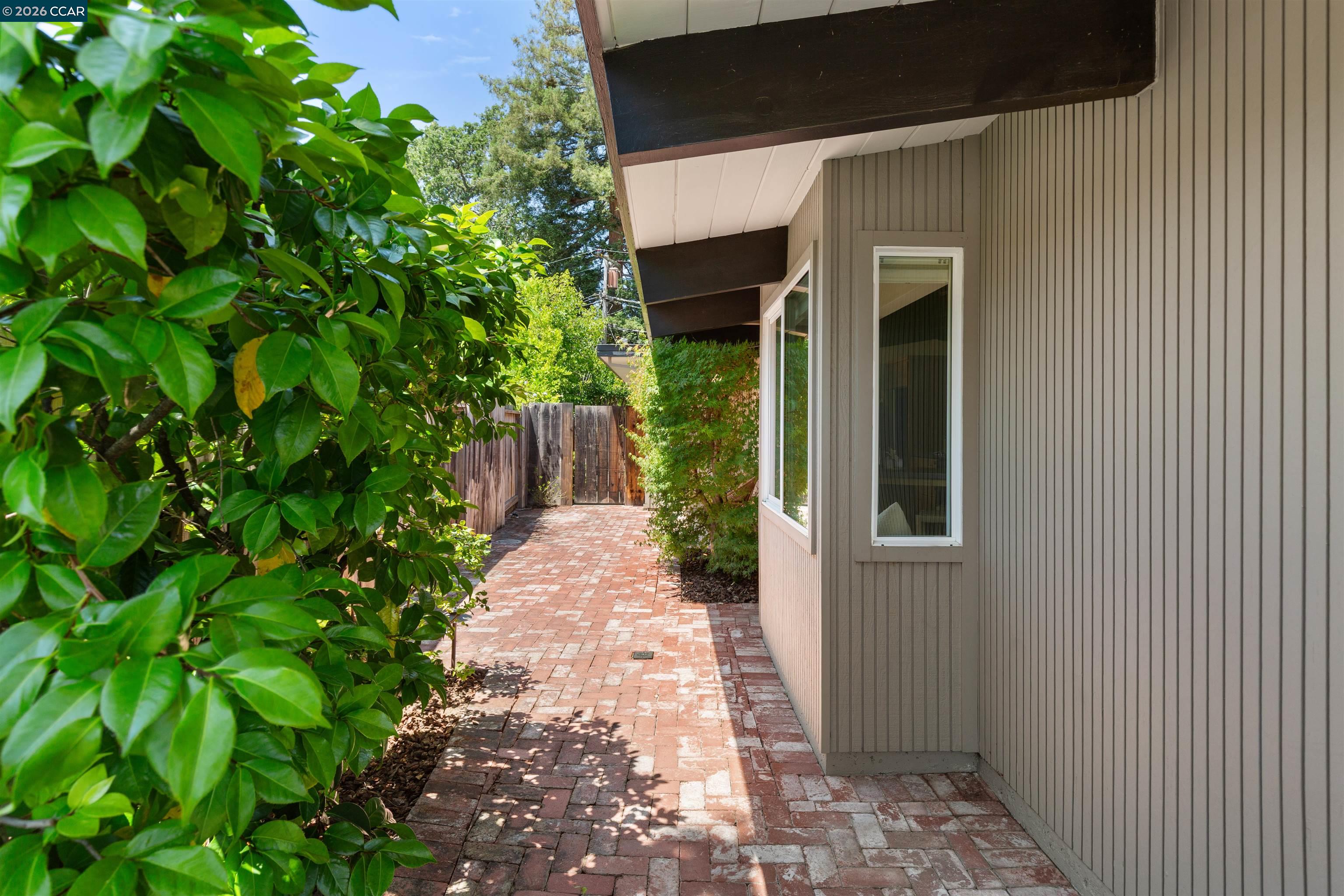 278 El Divisadero Ave
