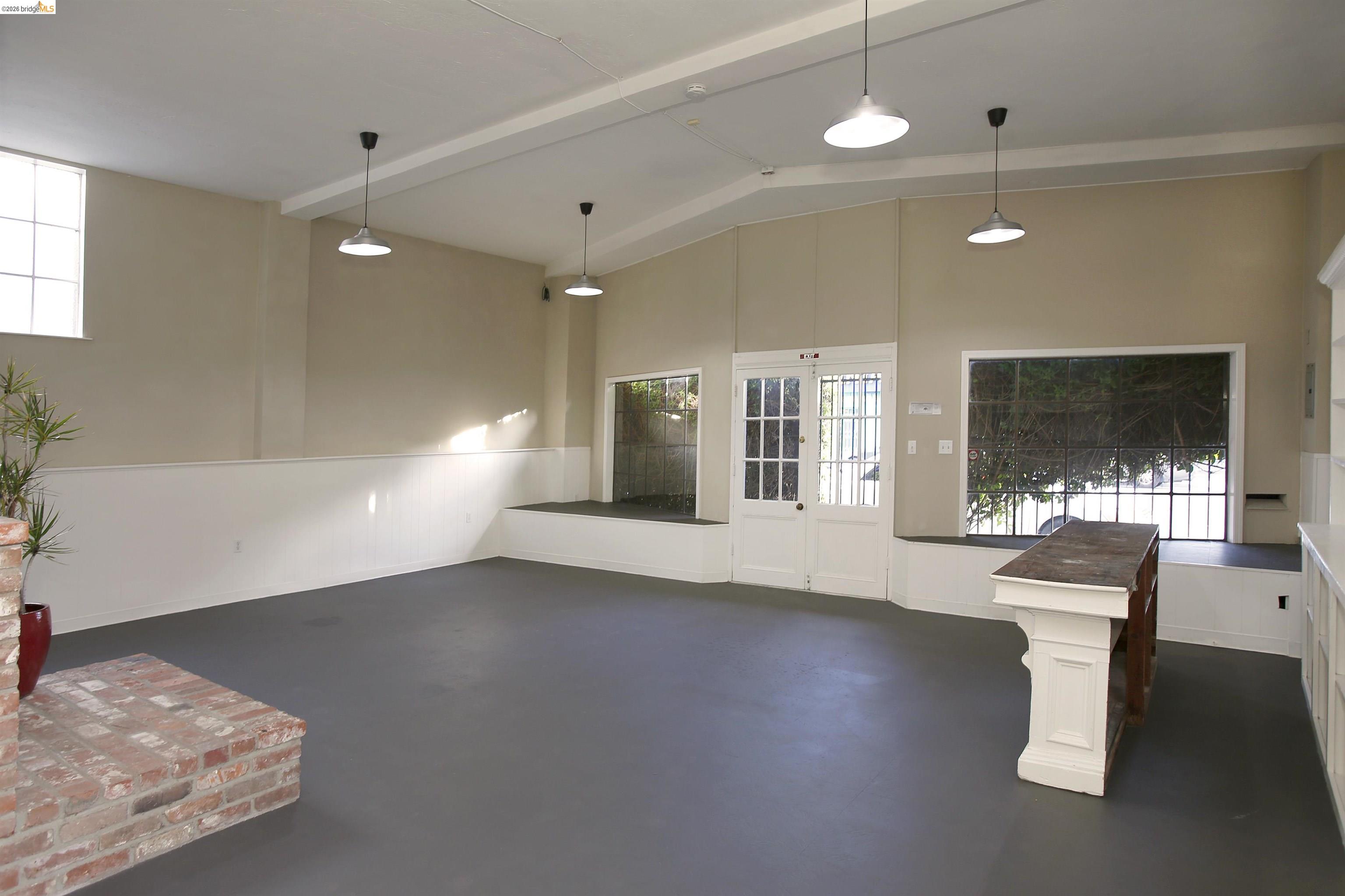 2946 Macarthur Blvd