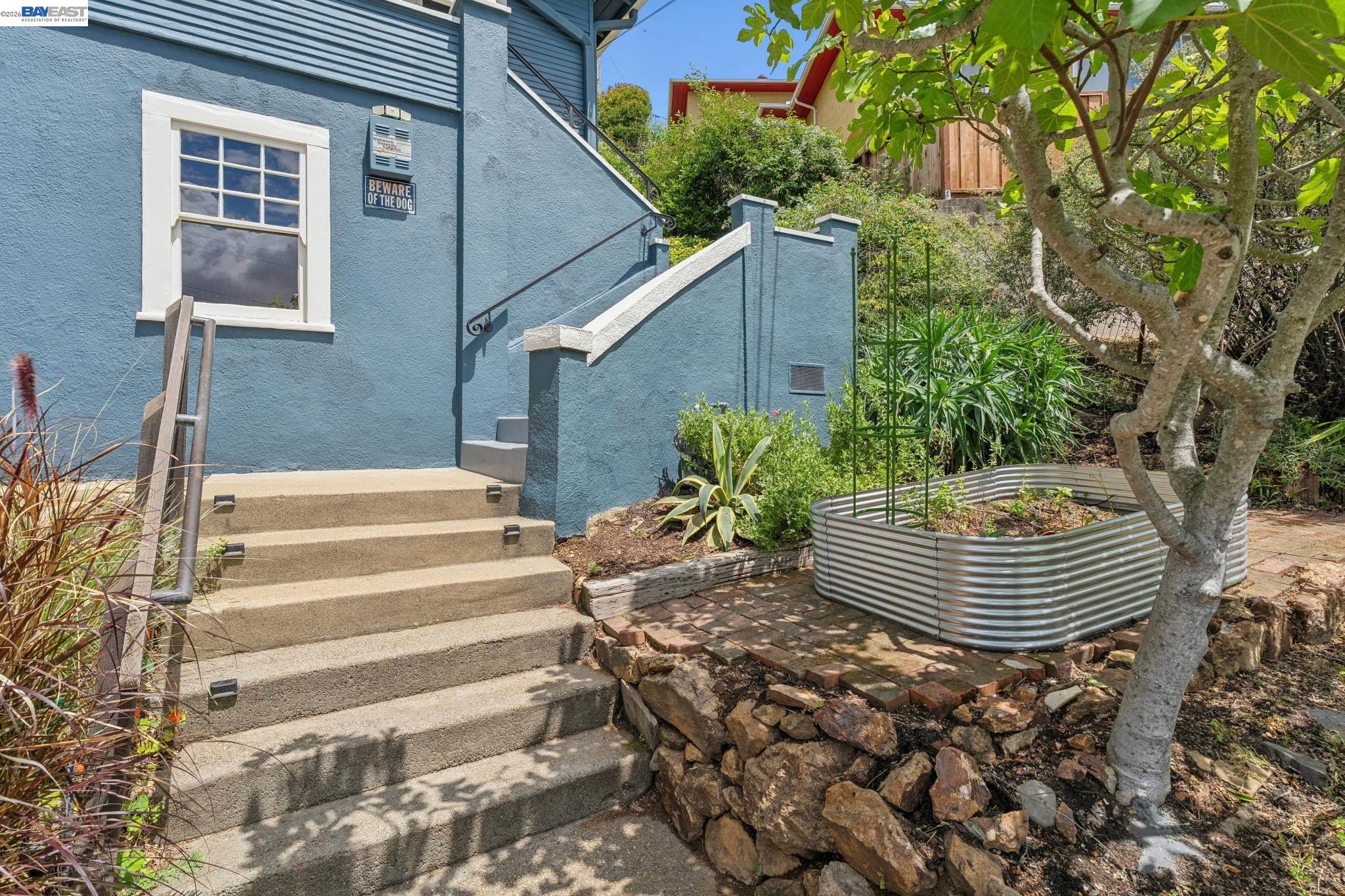 4048 Norton Ave