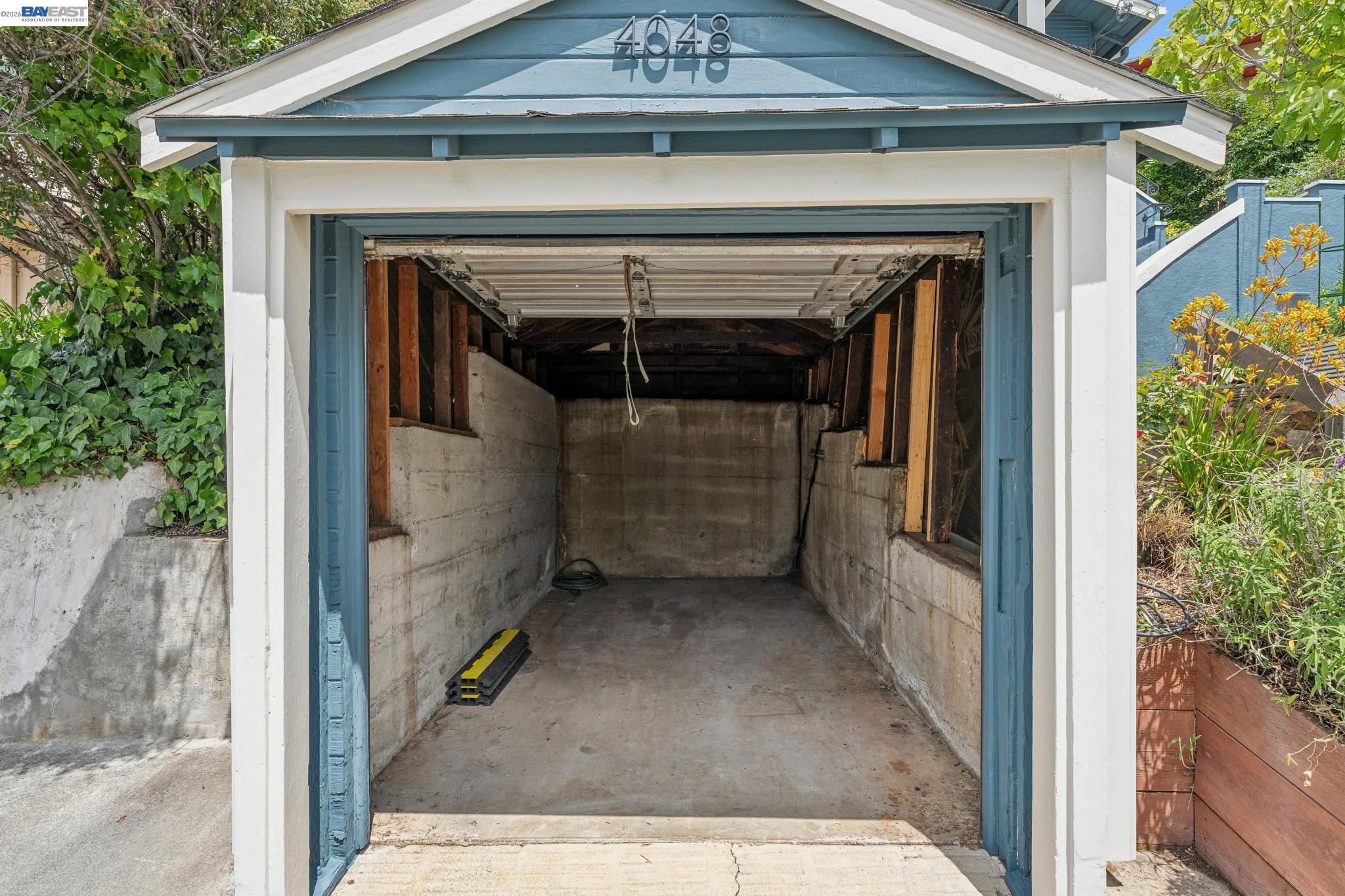 4048 Norton Ave