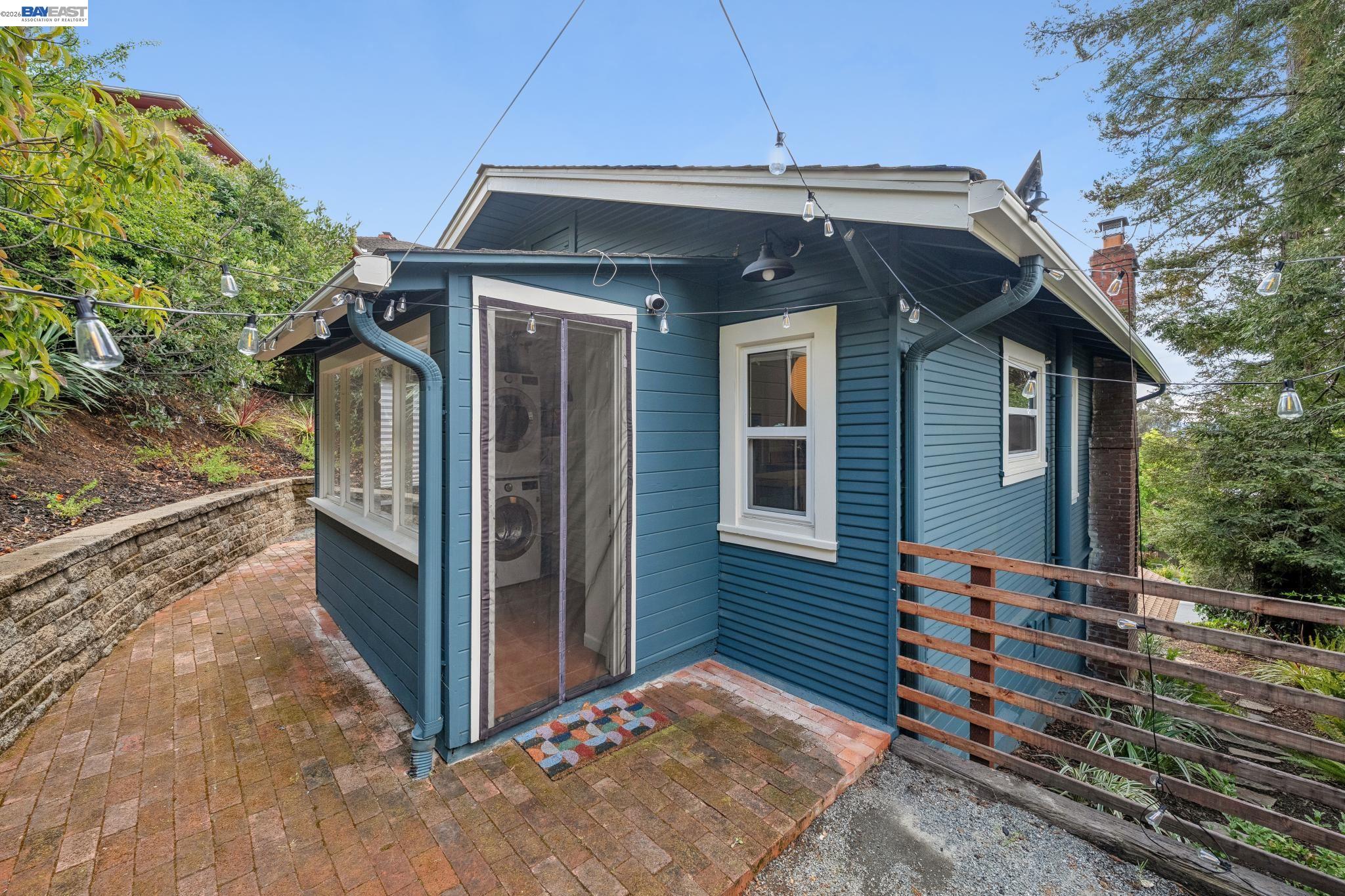4048 Norton Ave