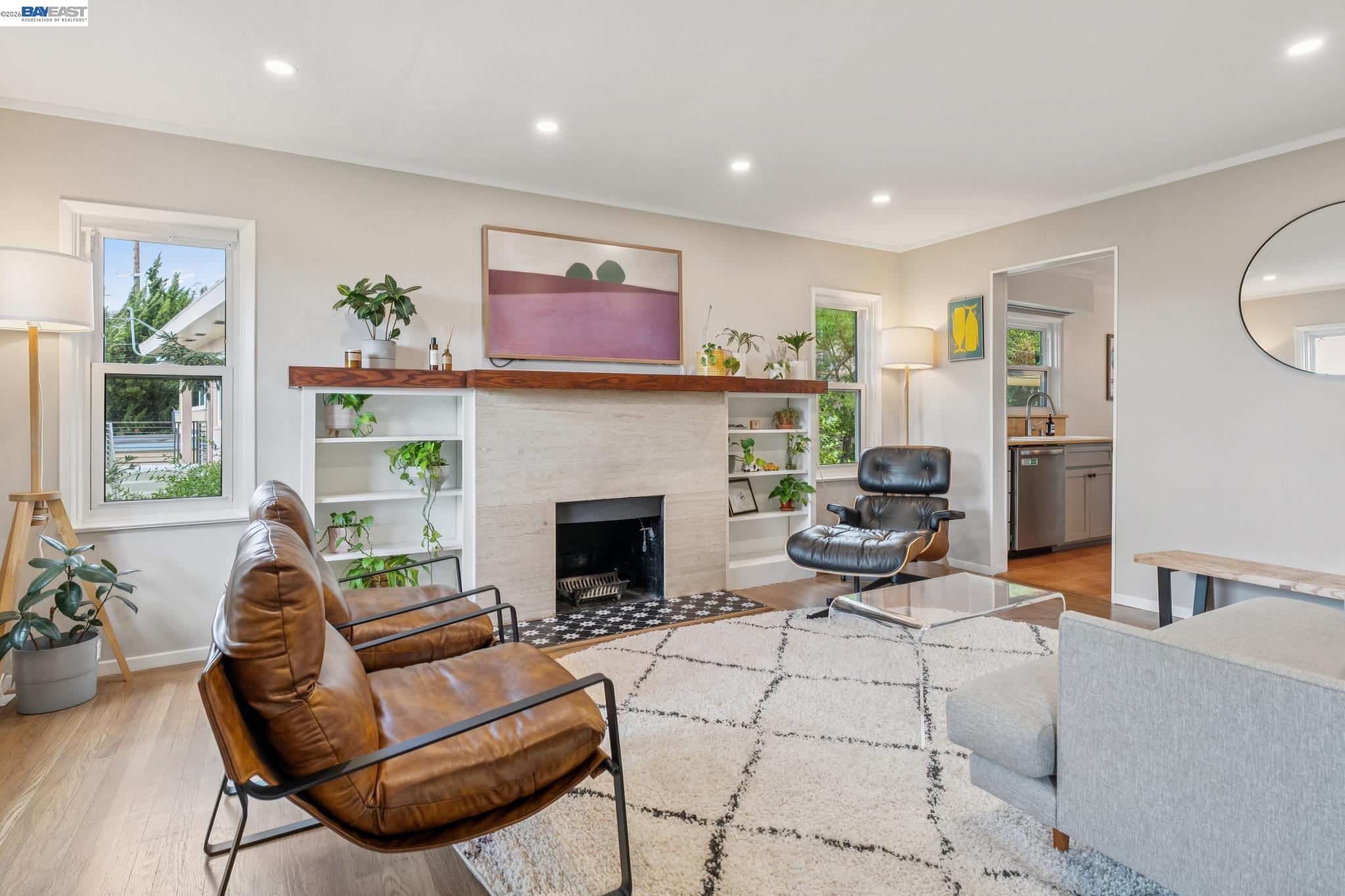 4048 Norton Ave