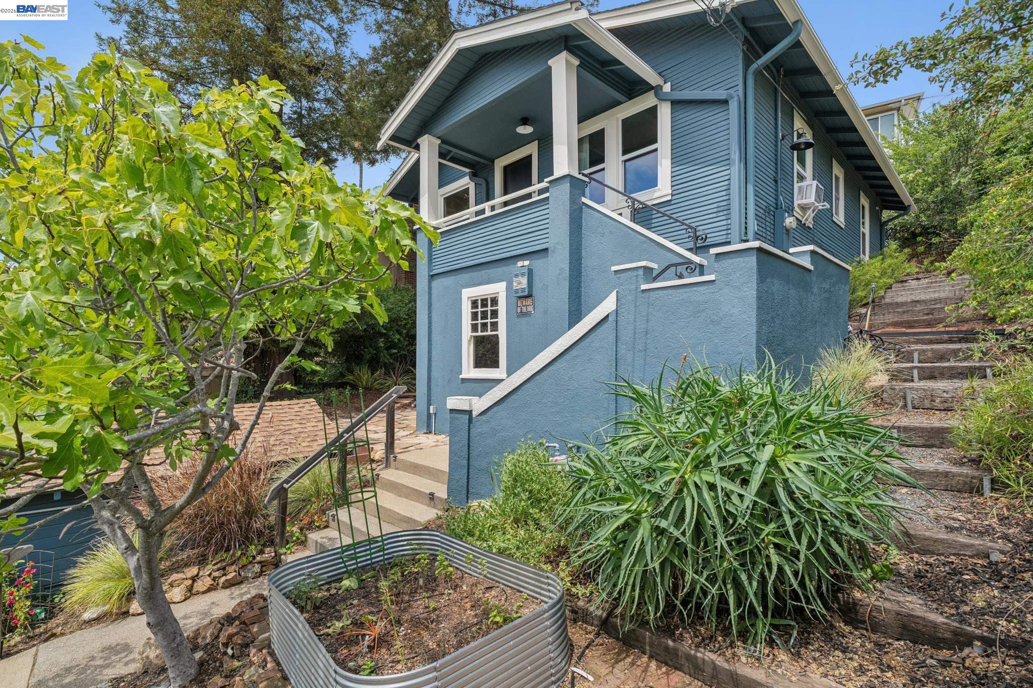4048 Norton Ave