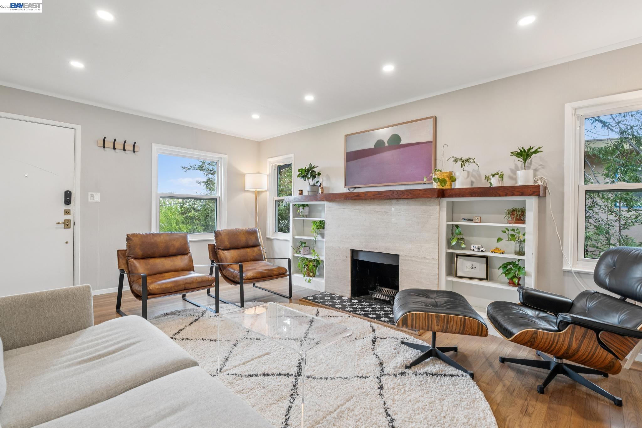 4048 Norton Ave