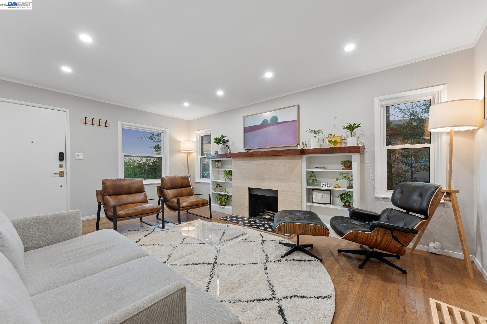 4048 Norton Ave