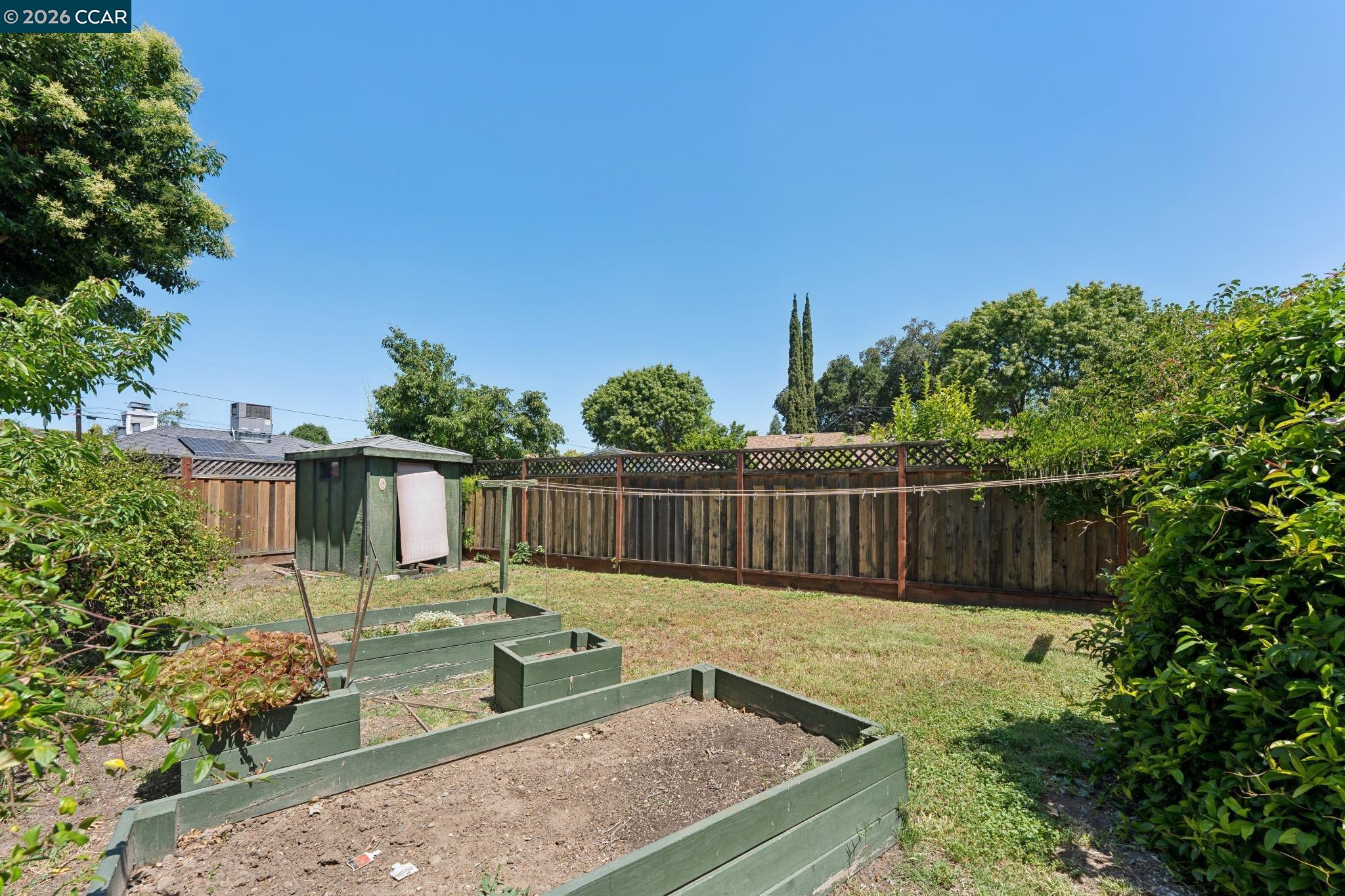 2060 Ahneita Dr.