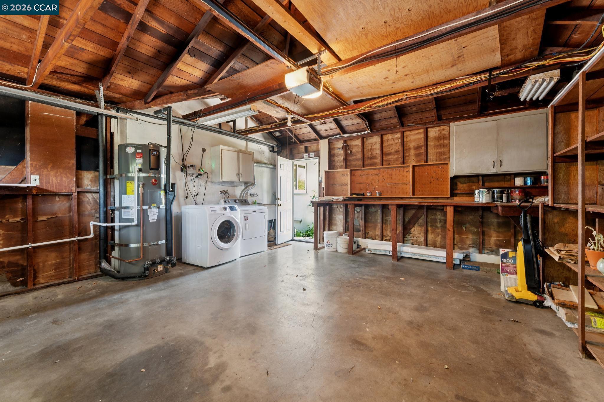 2060 Ahneita Dr.