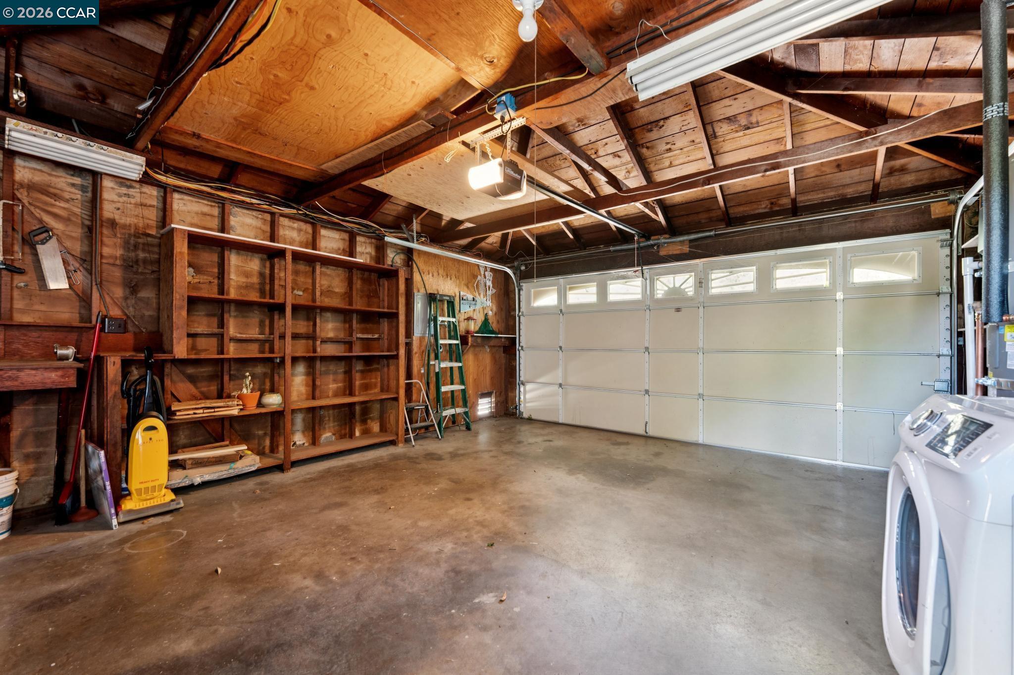 2060 Ahneita Dr.
