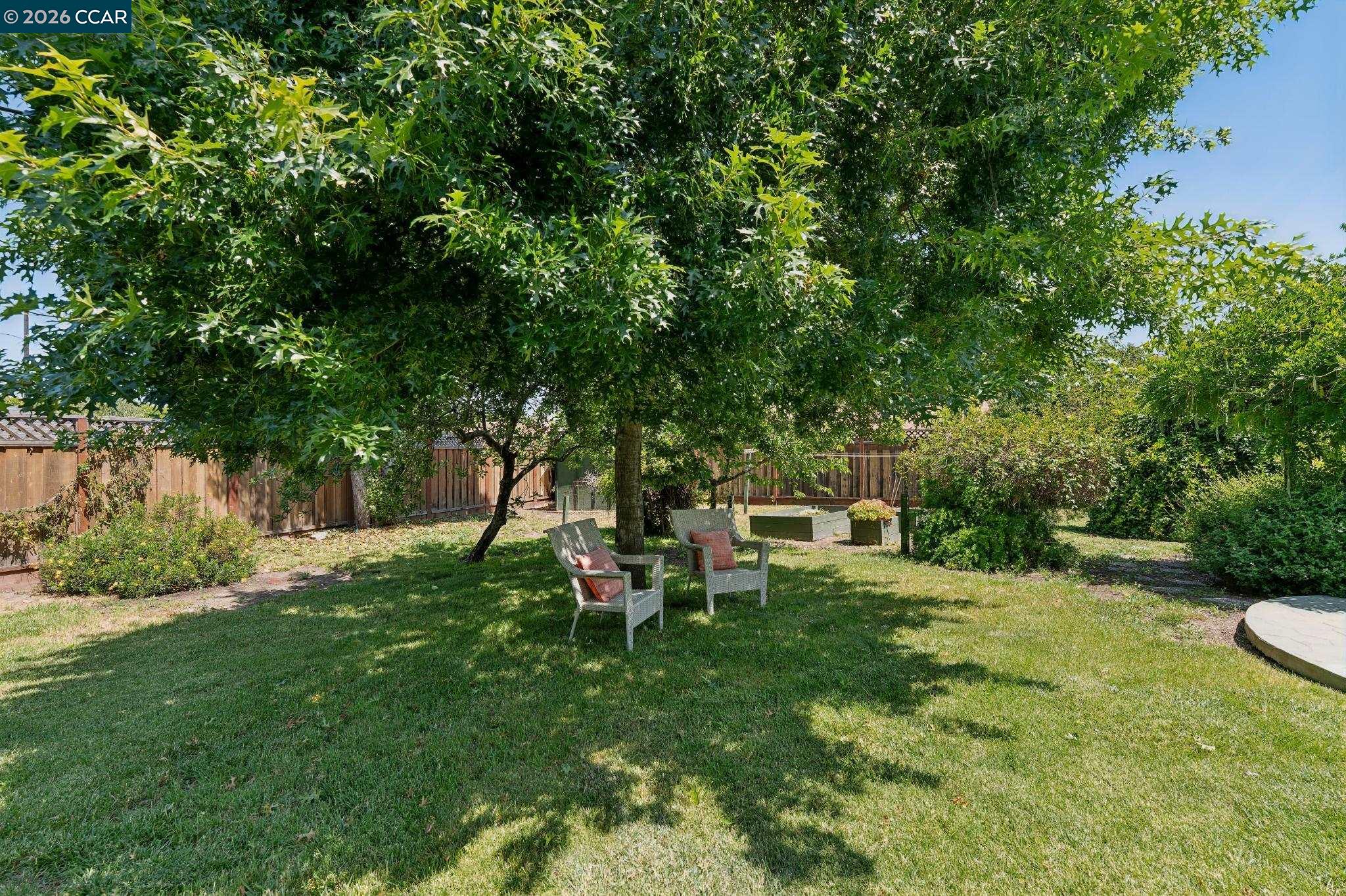 2060 Ahneita Dr.