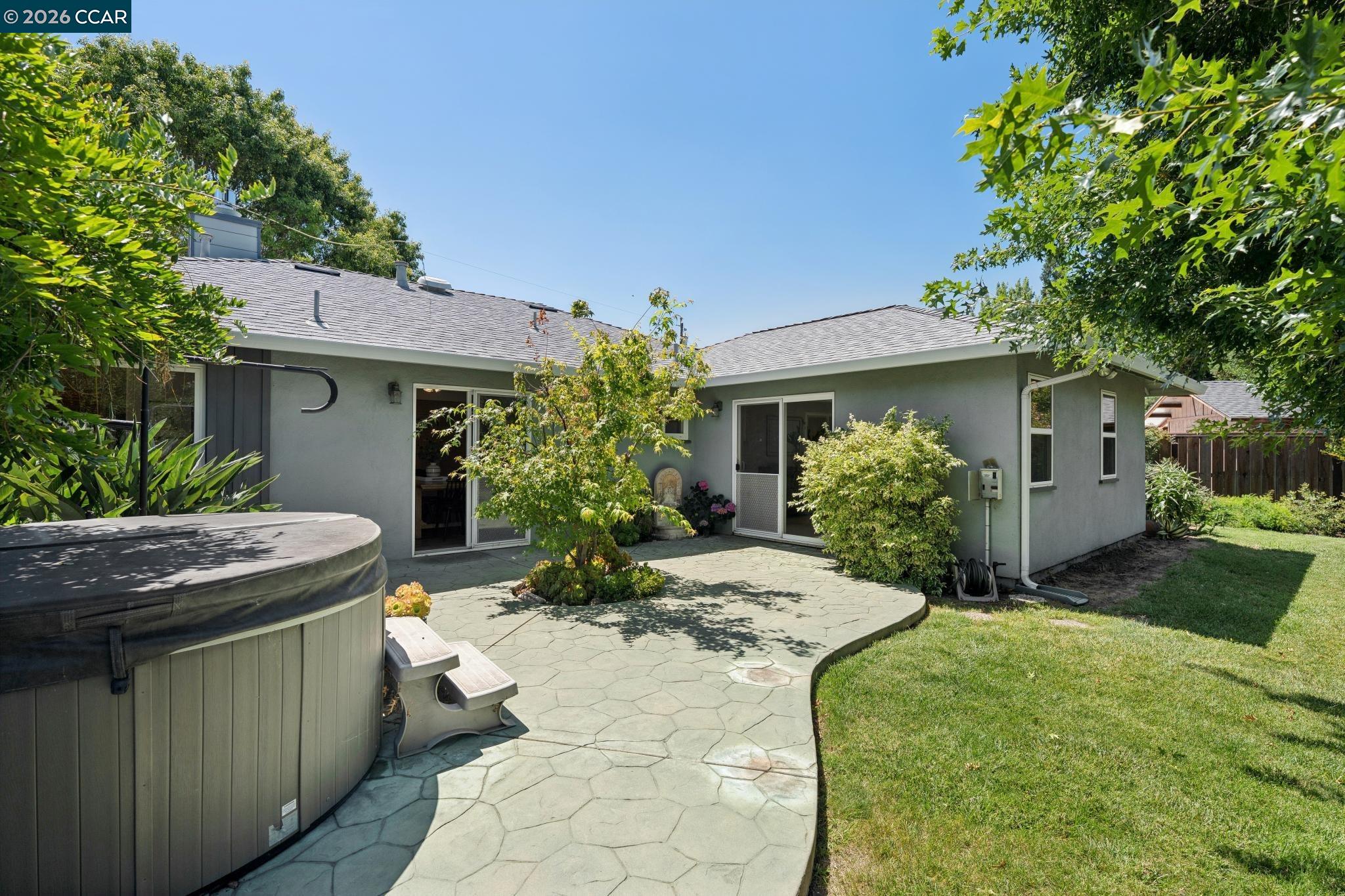 2060 Ahneita Dr.