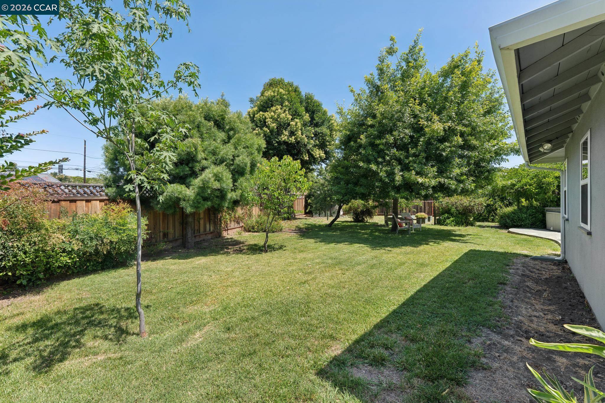 2060 Ahneita Dr.