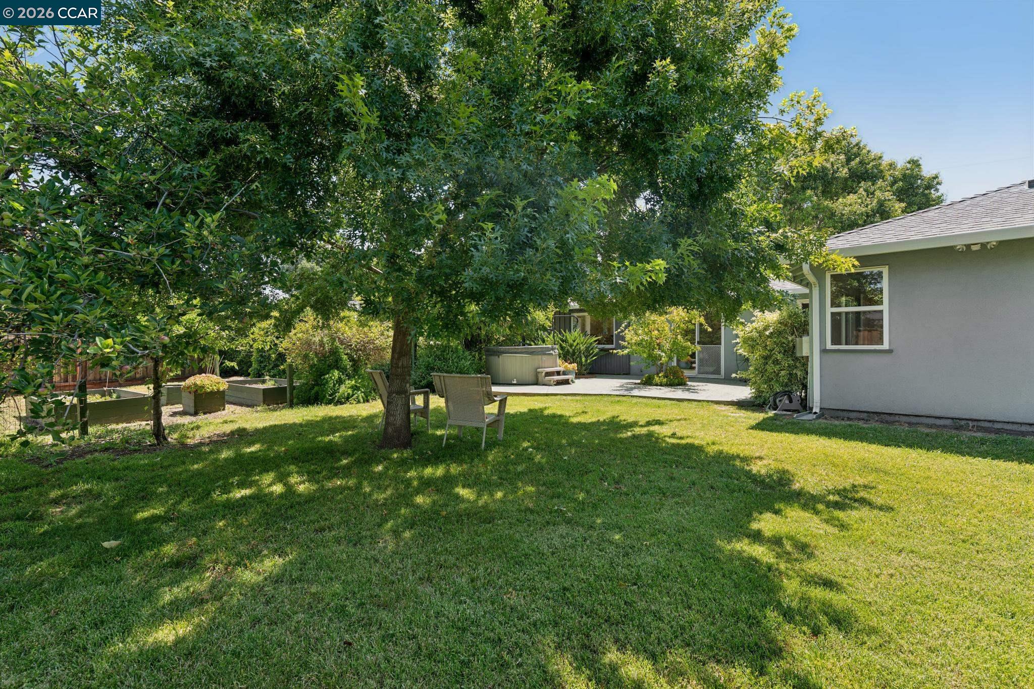 2060 Ahneita Dr.