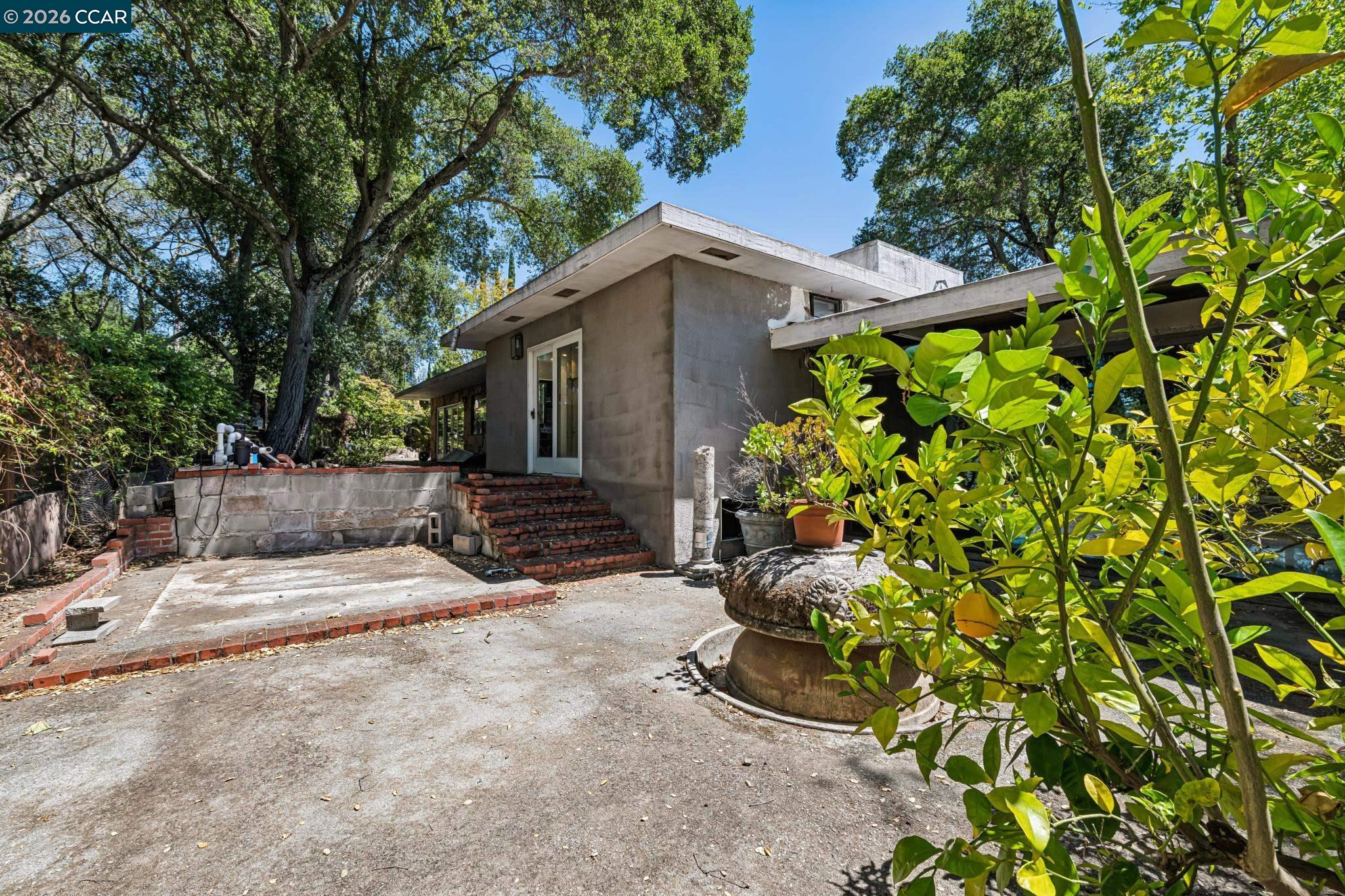 5 Oak Flat Rd.