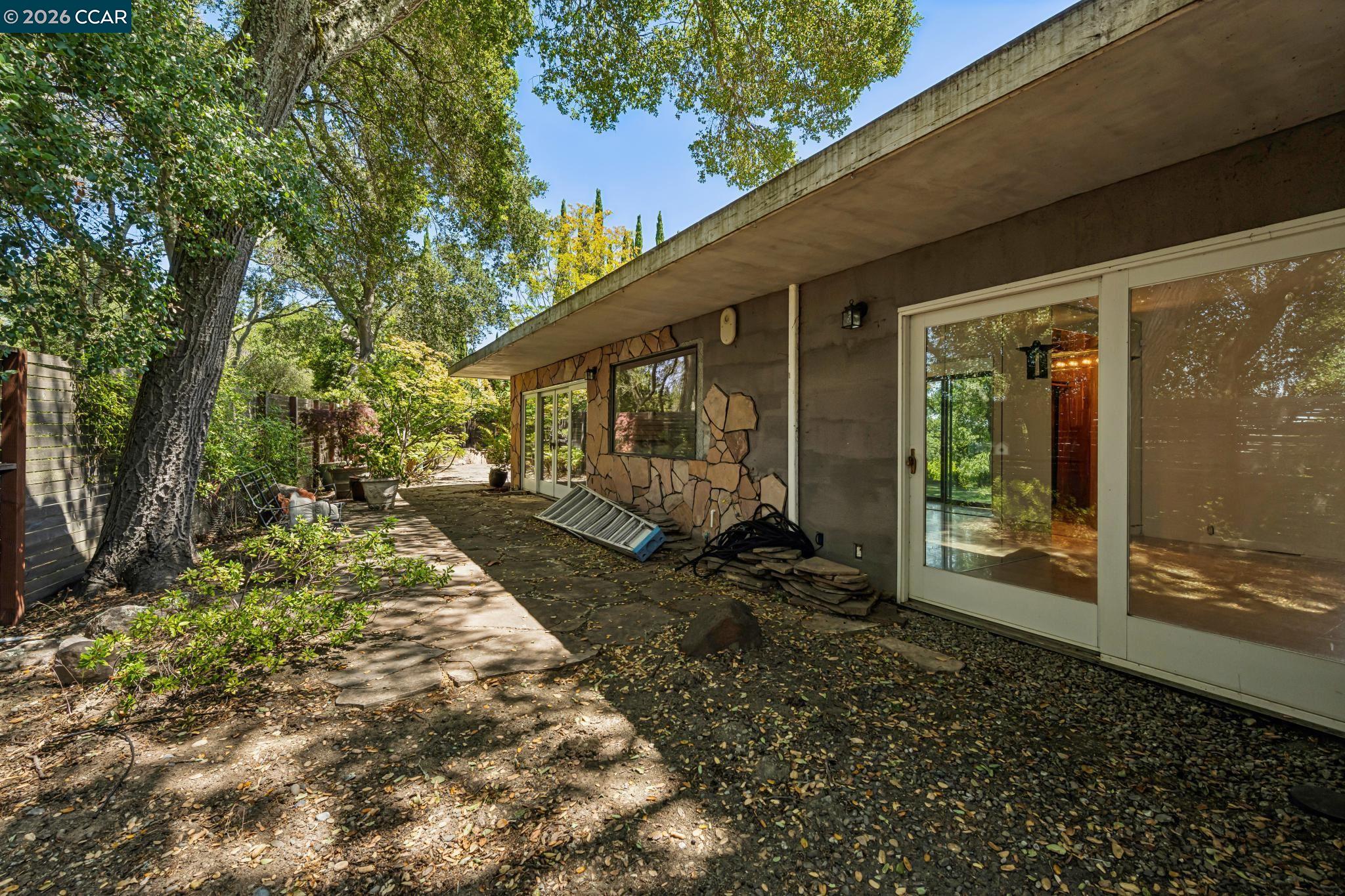 5 Oak Flat Rd.
