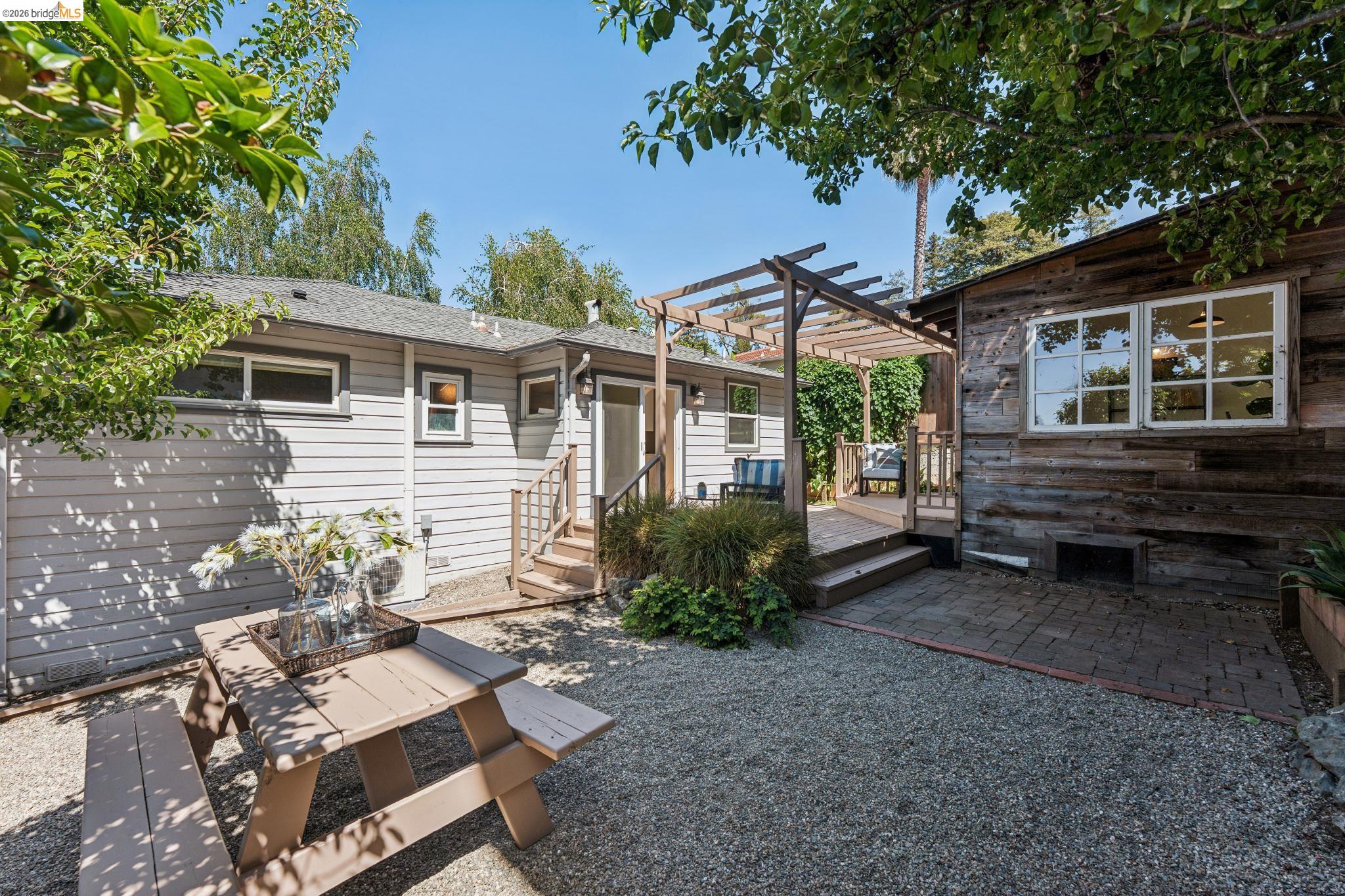 4201 Bayo Street