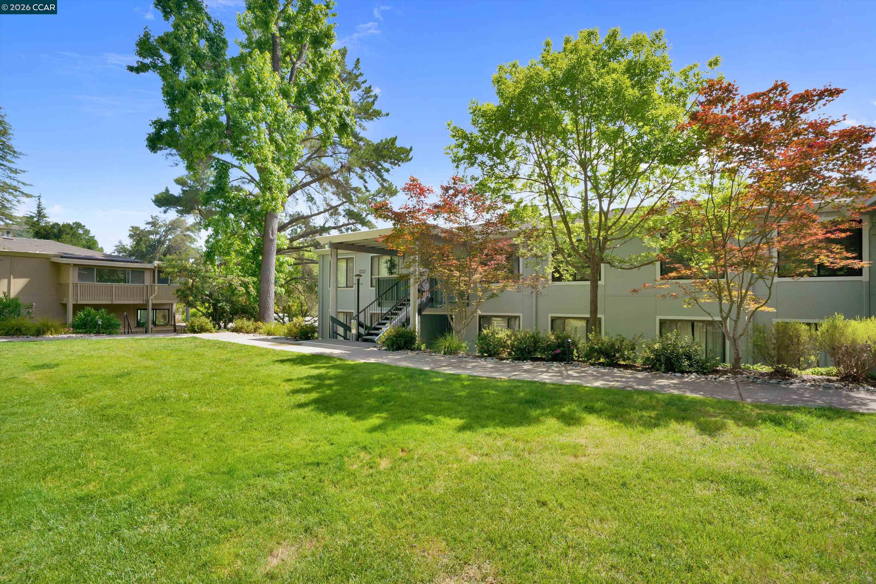 1549 Oakmont # 3