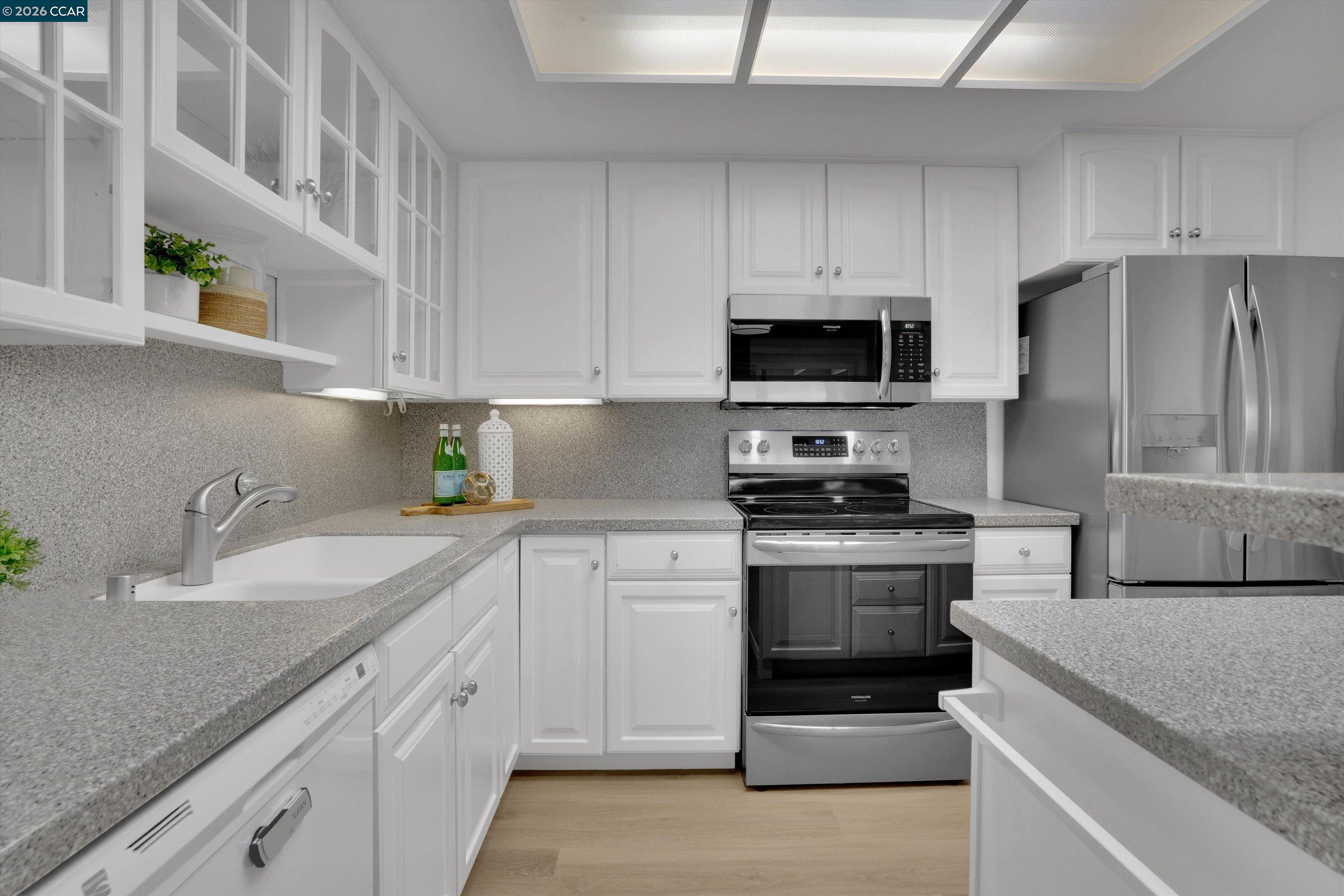 1549 Oakmont # 3