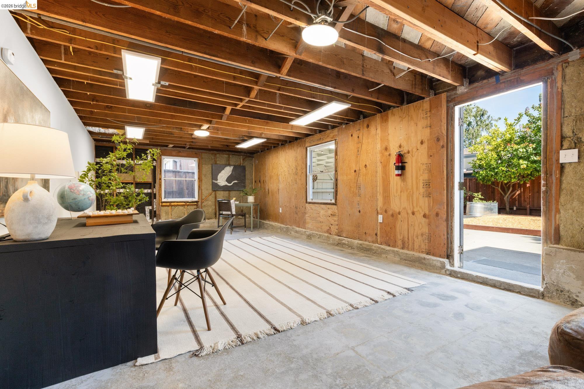 7232 Lincoln Ave