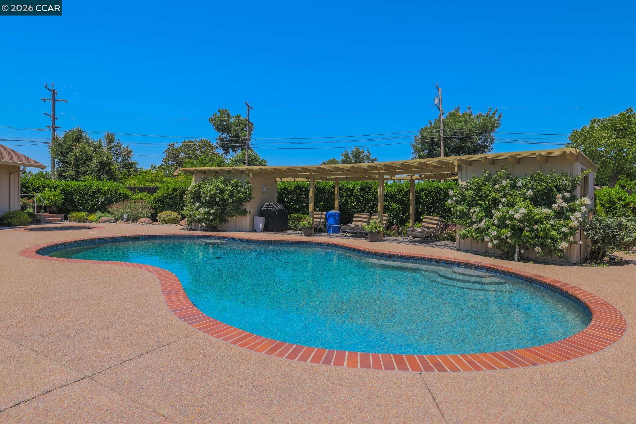 738 Mandarin Ln