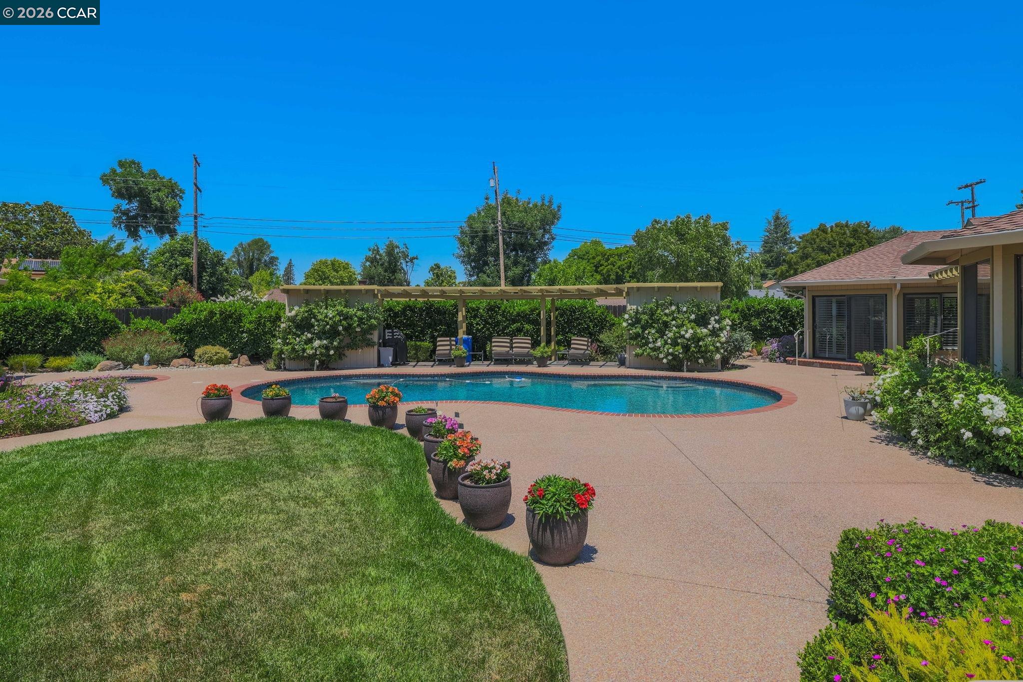 738 Mandarin Ln