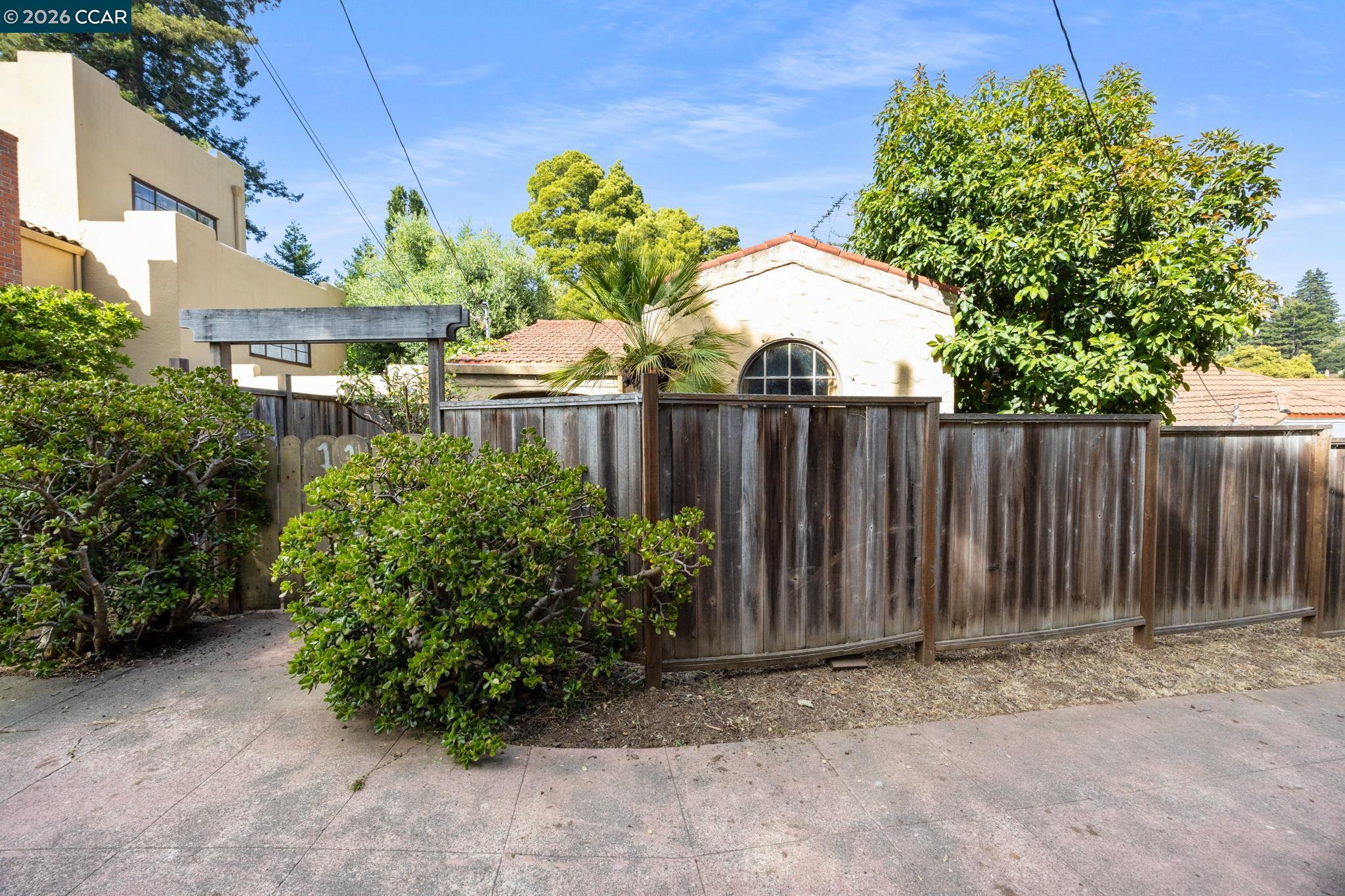 11 Edgecroft Rd