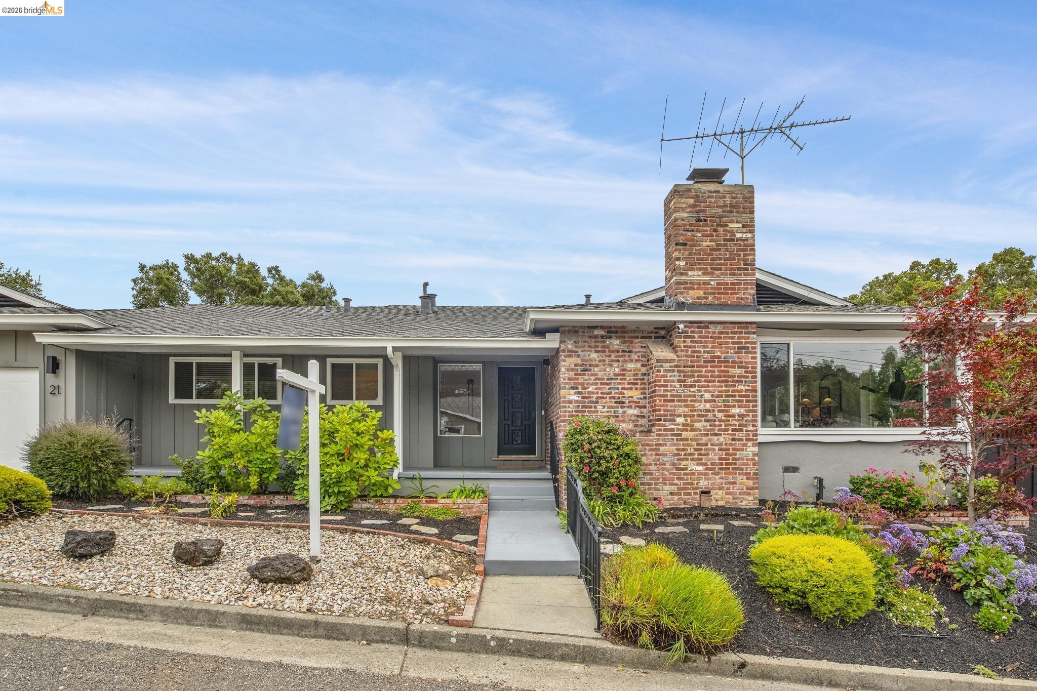 21 Orinda Vista Dr