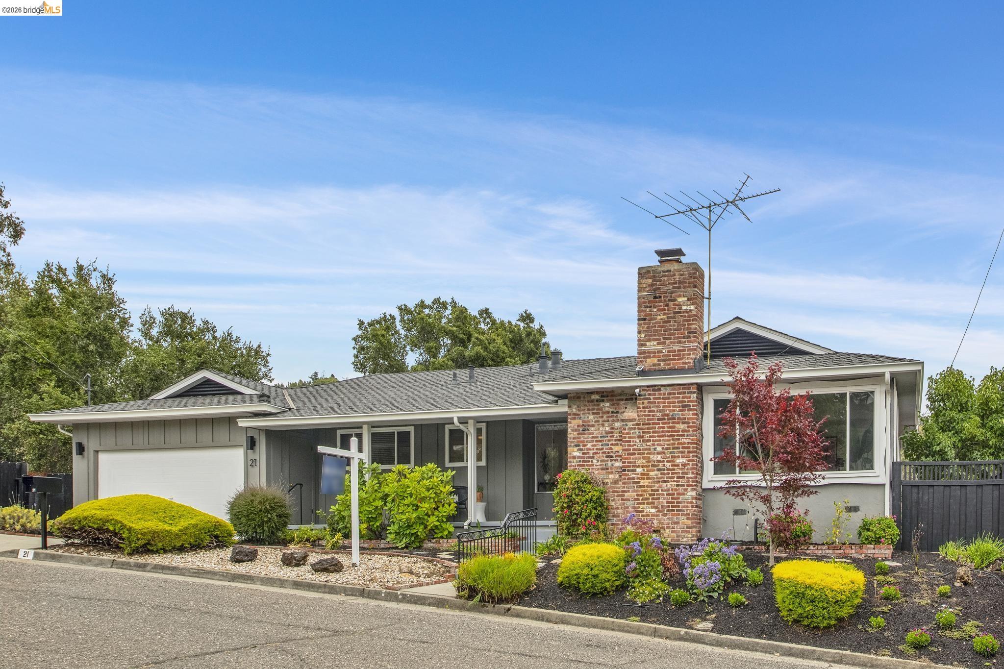 21 Orinda Vista Dr