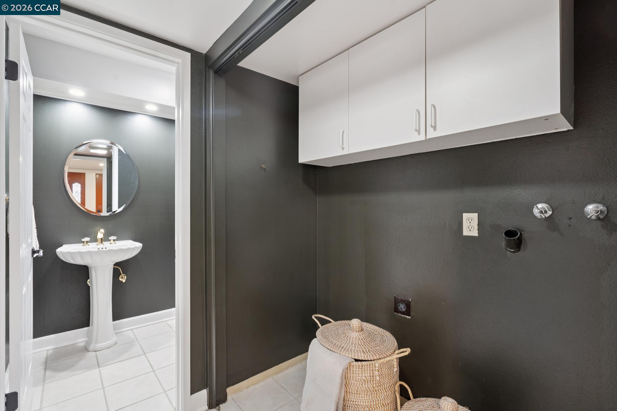 1560 Pyrenees Pl
