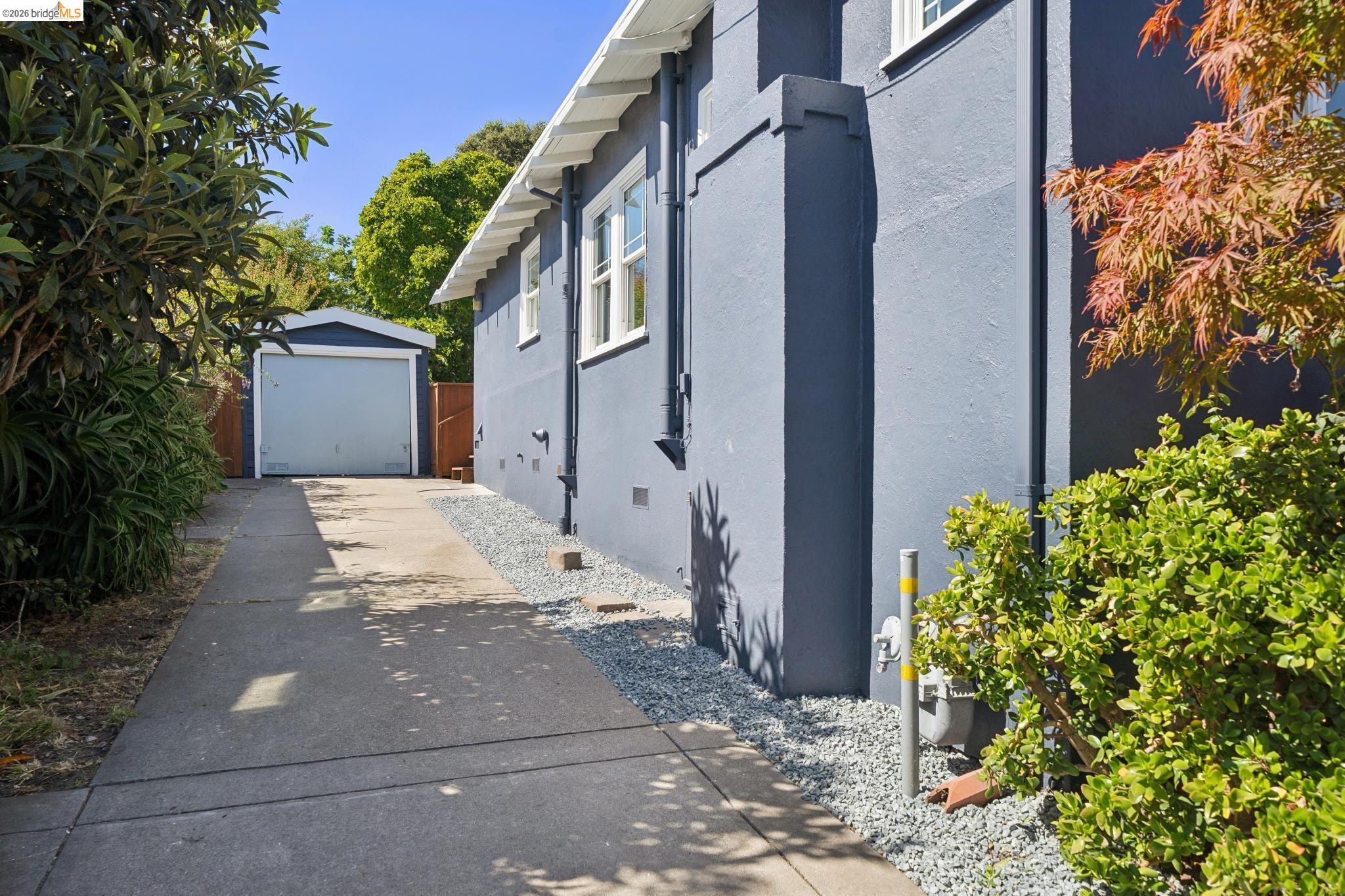 1615 Buena Ave