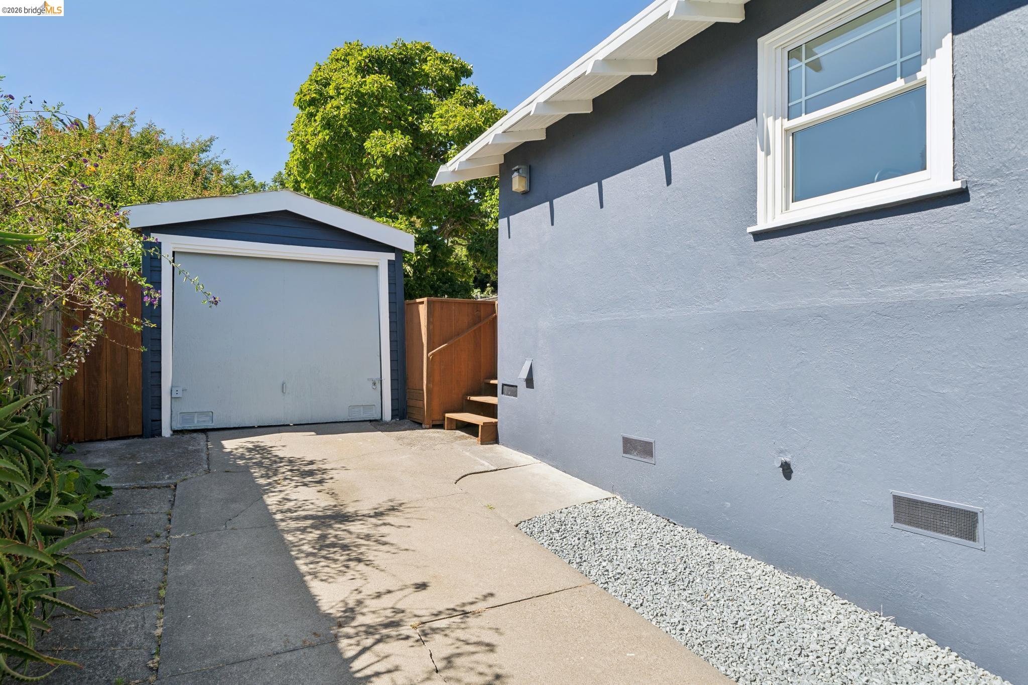 1615 Buena Ave