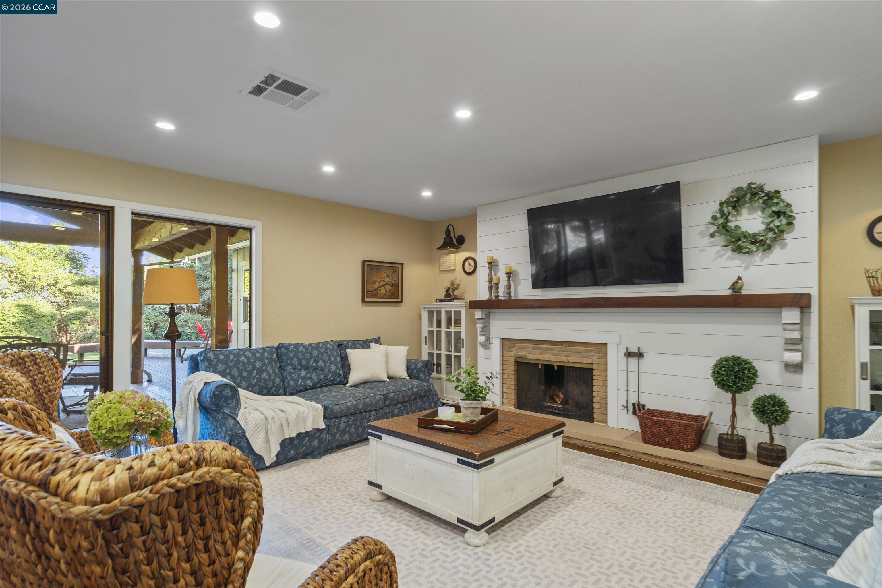 1224 Davis Ave