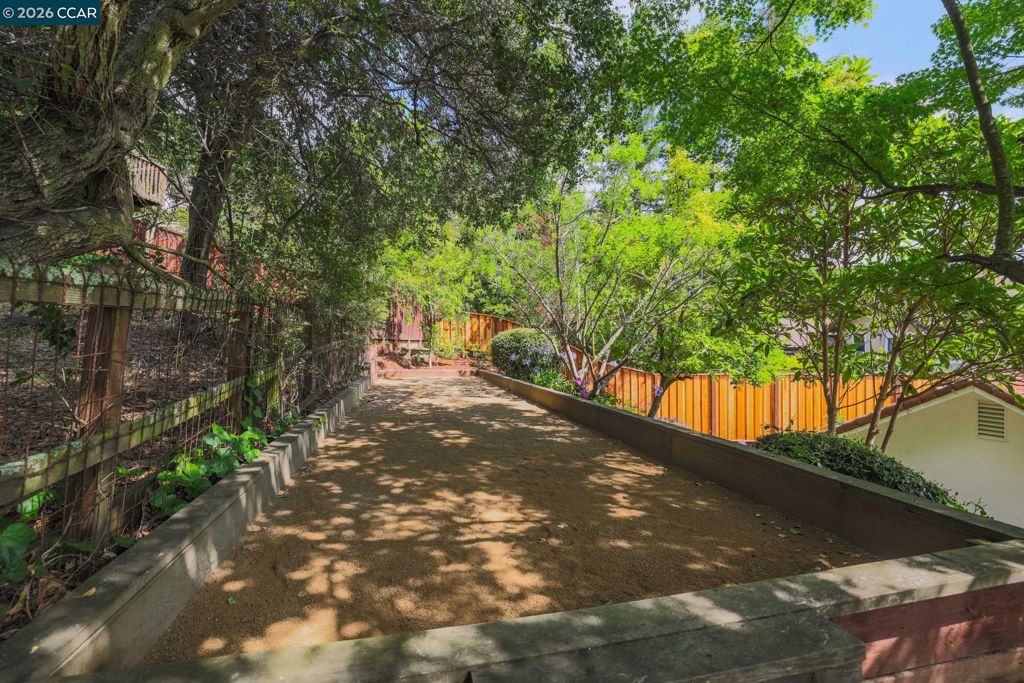 10 Darnby Ct