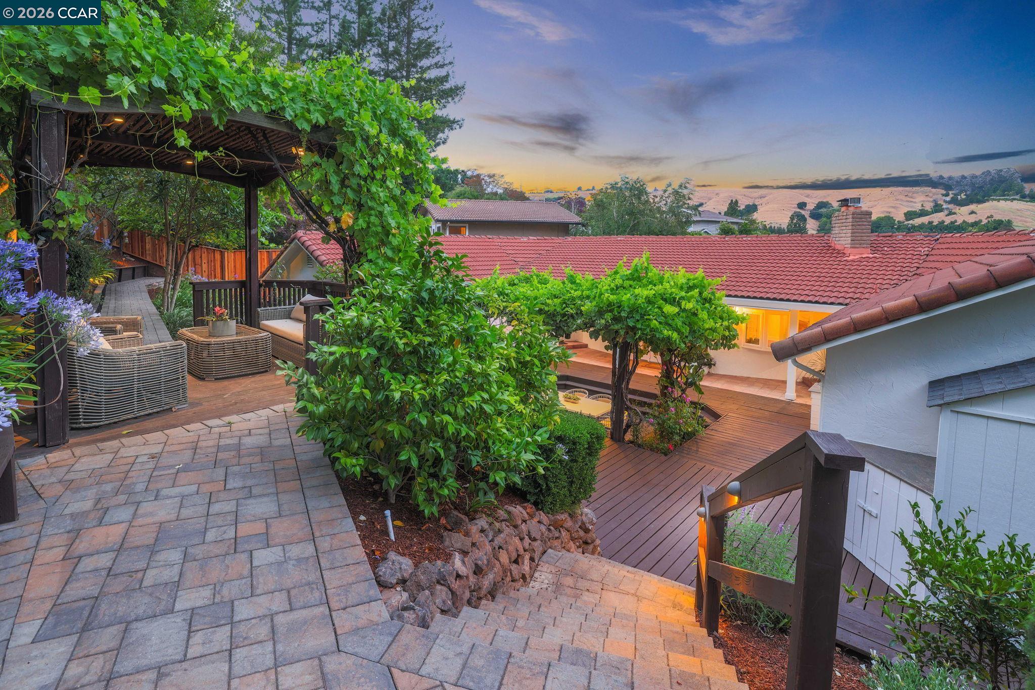 10 Darnby Ct