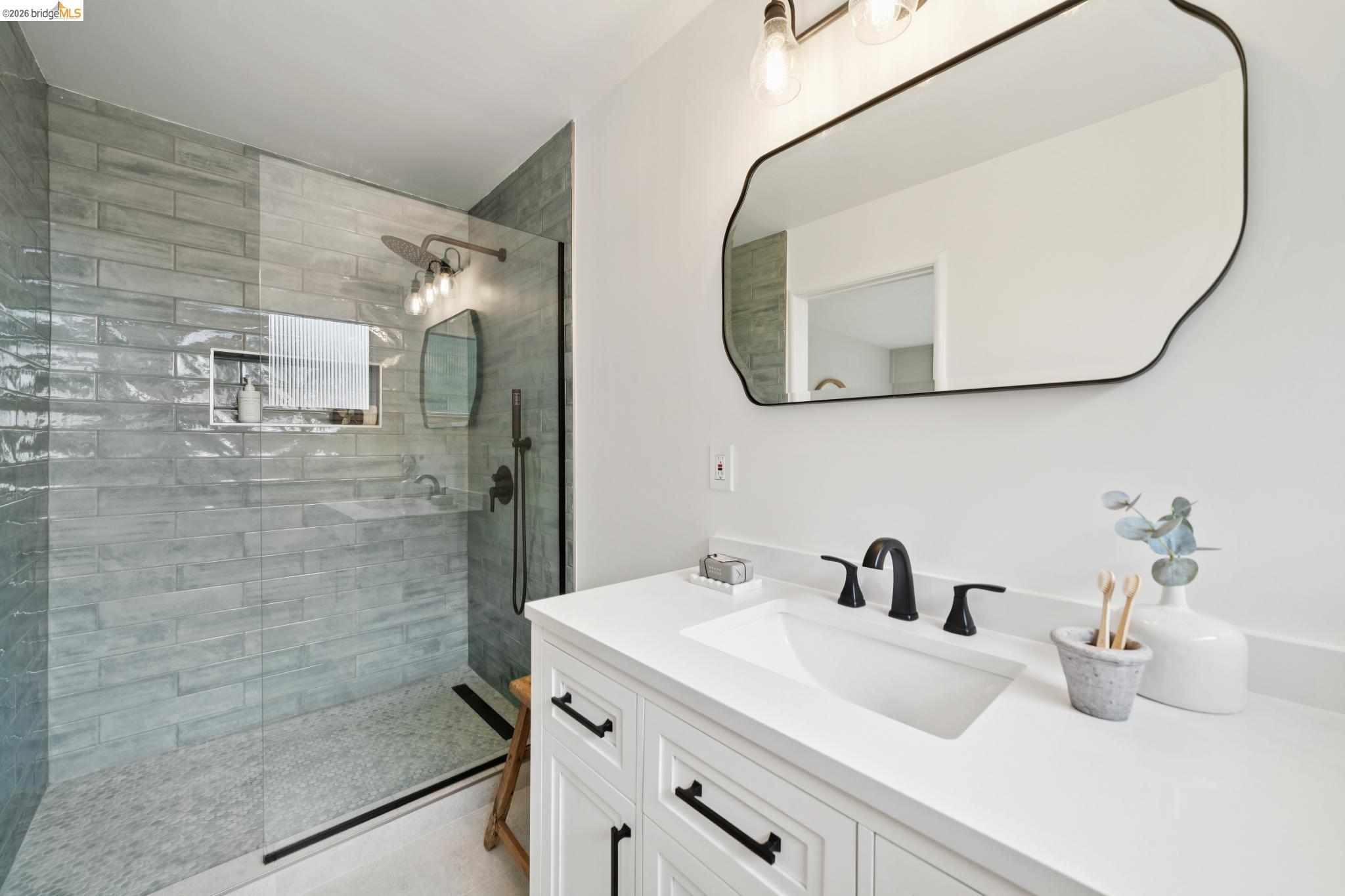 4325 Mountain View