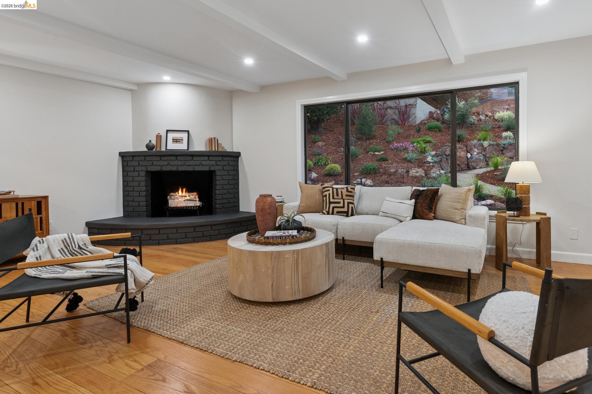 4325 Mountain View