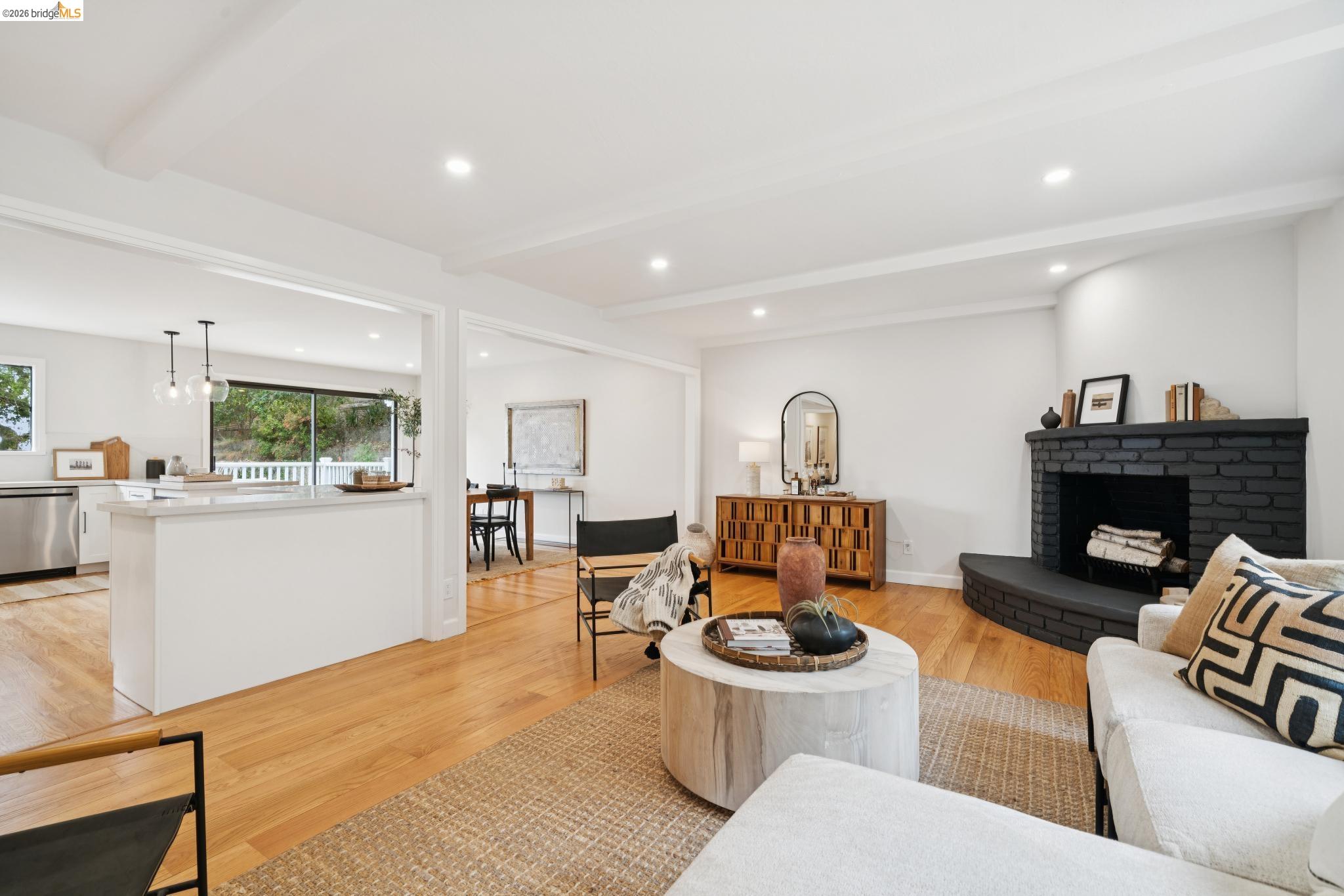 4325 Mountain View