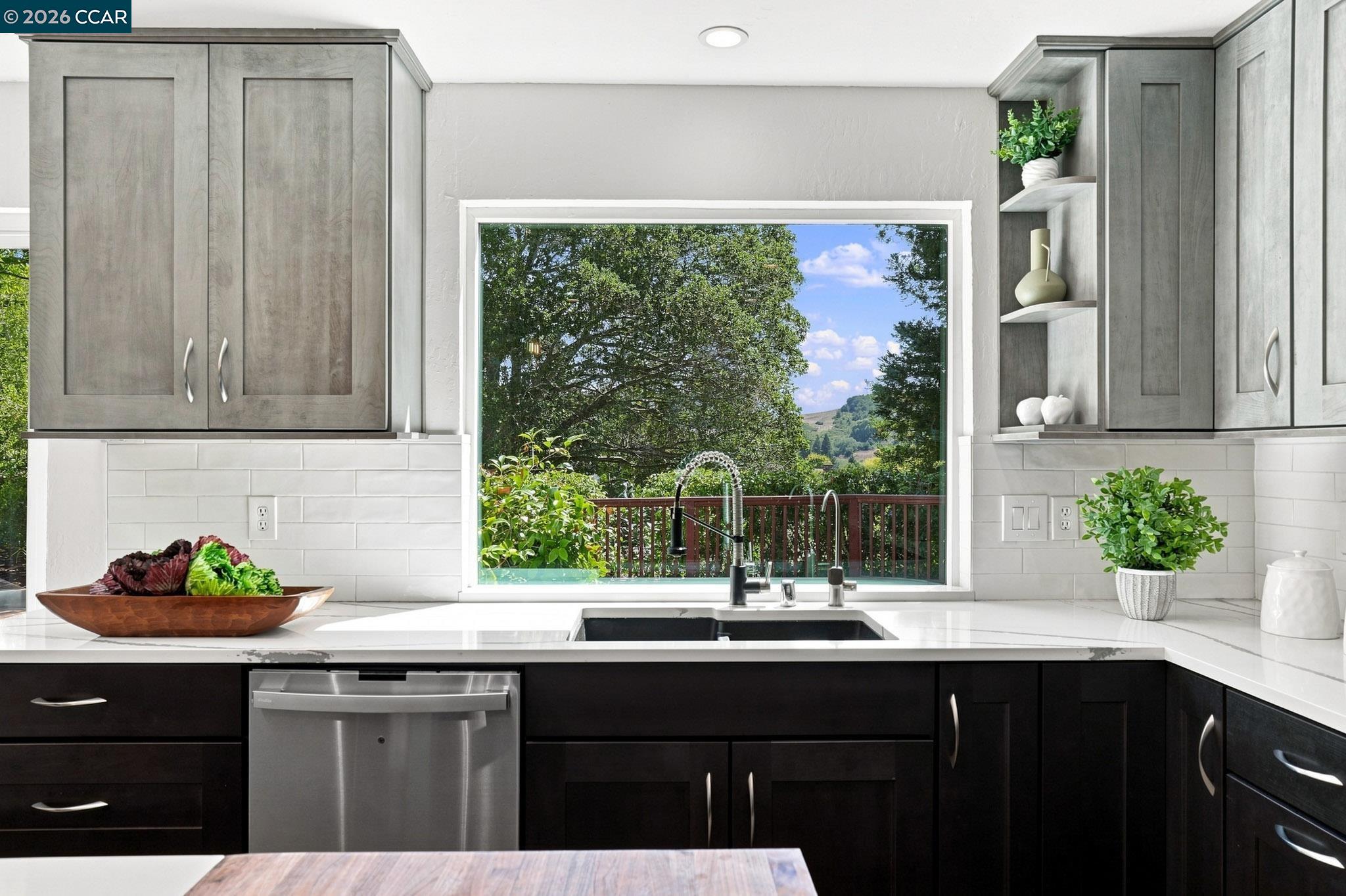 149 Sandringham Dr