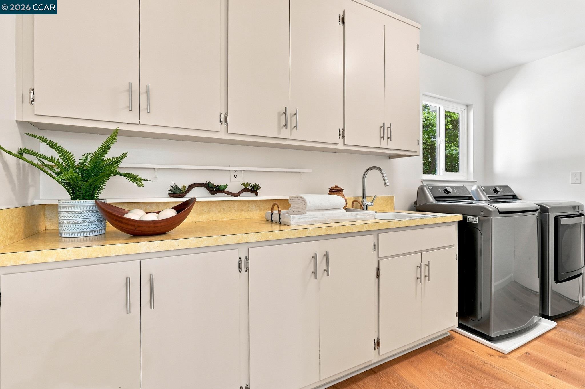 149 Sandringham Dr