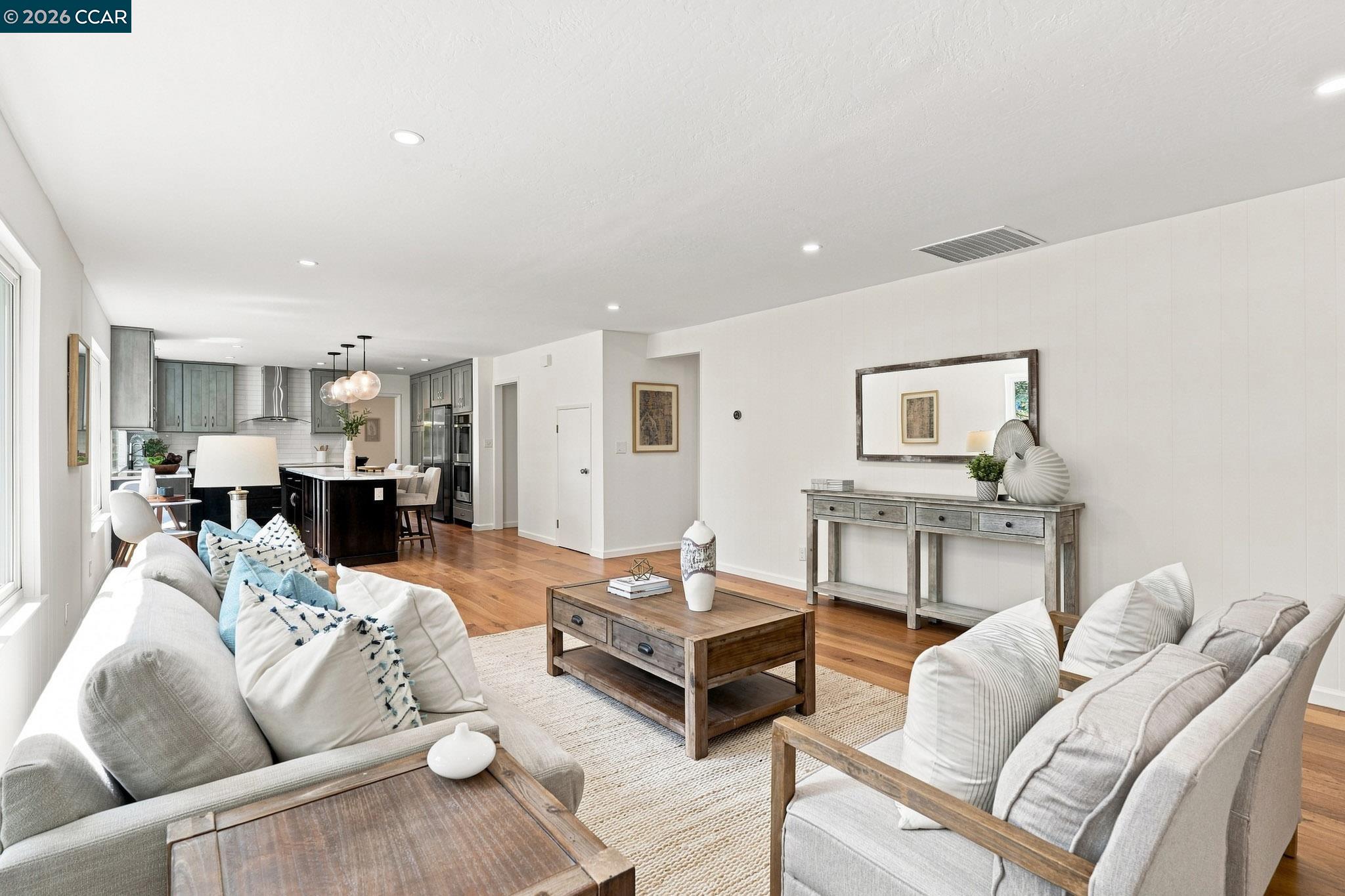 149 Sandringham Dr