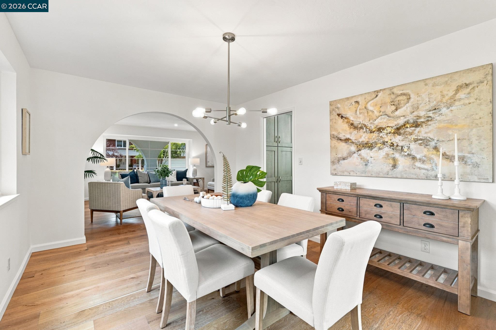 149 Sandringham Dr