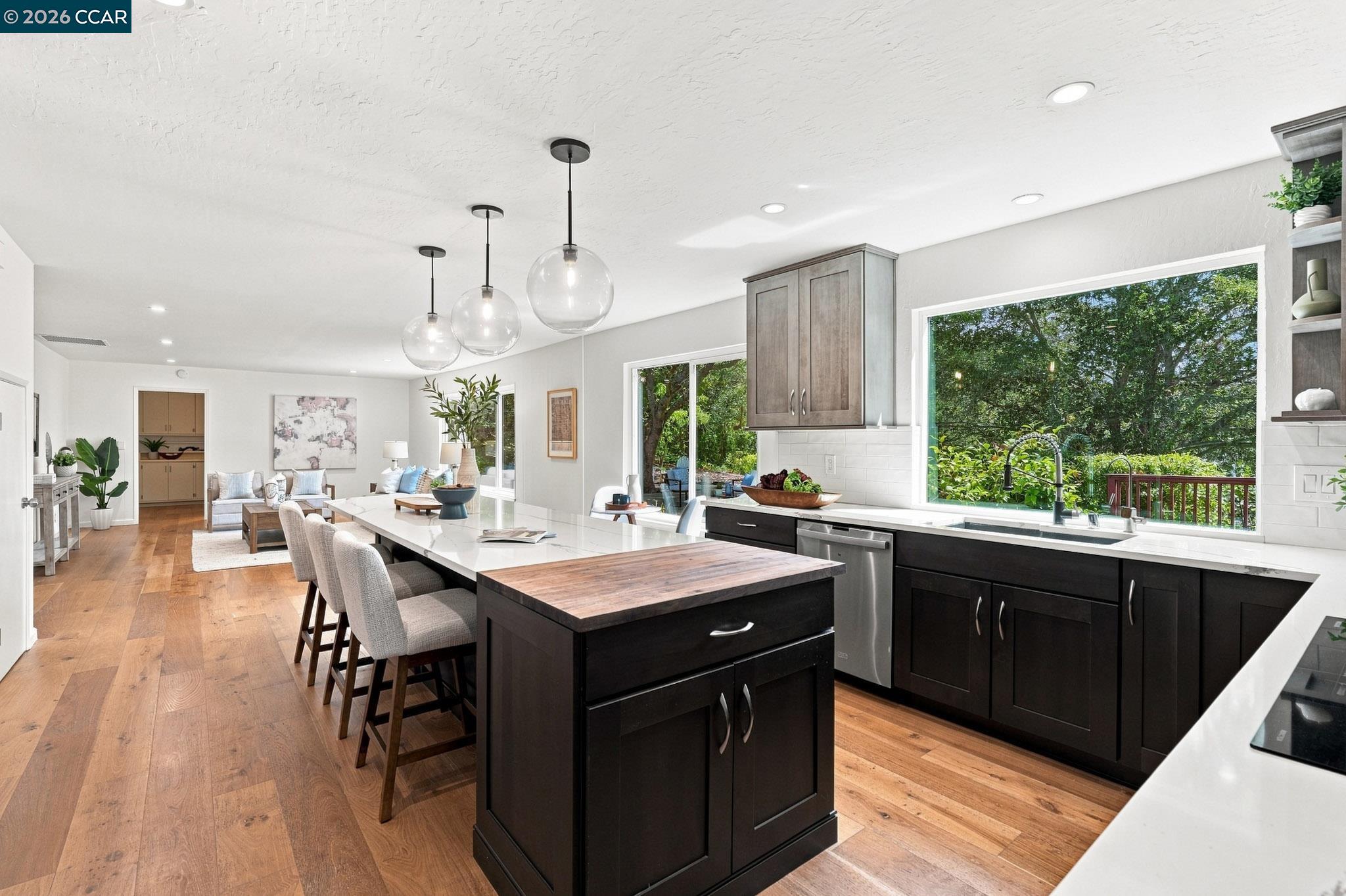 149 Sandringham Dr