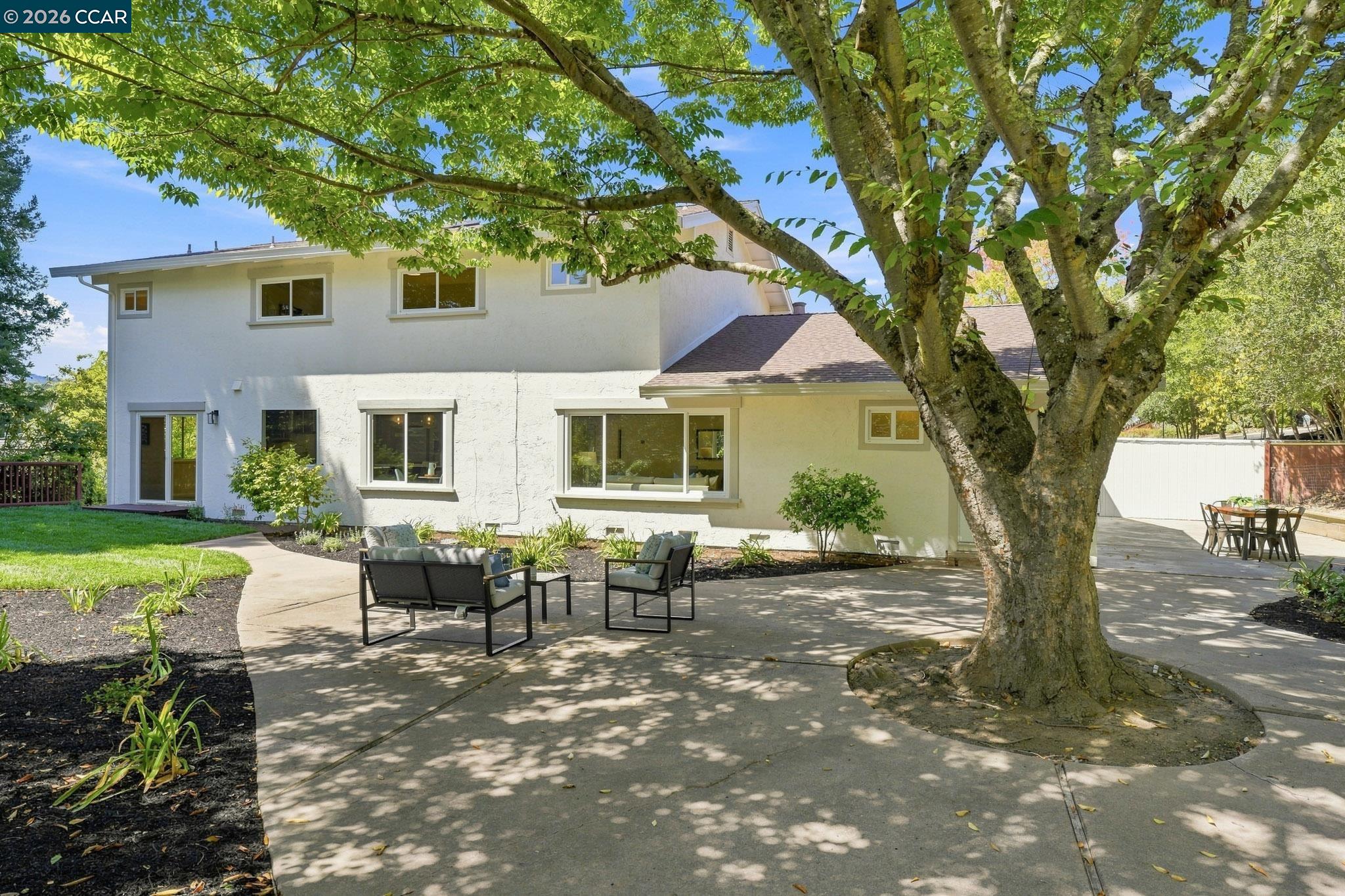 149 Sandringham Dr