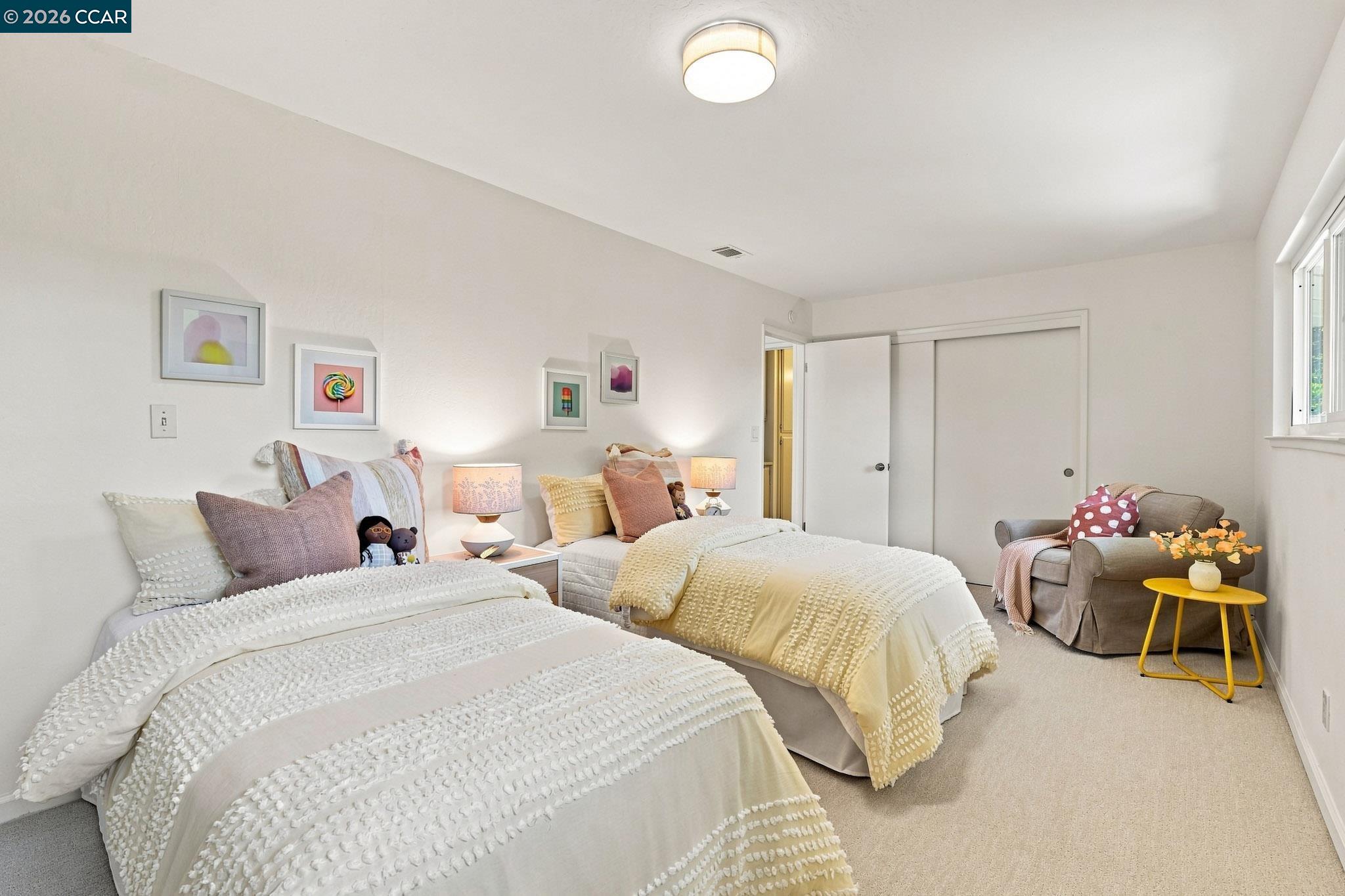 149 Sandringham Dr