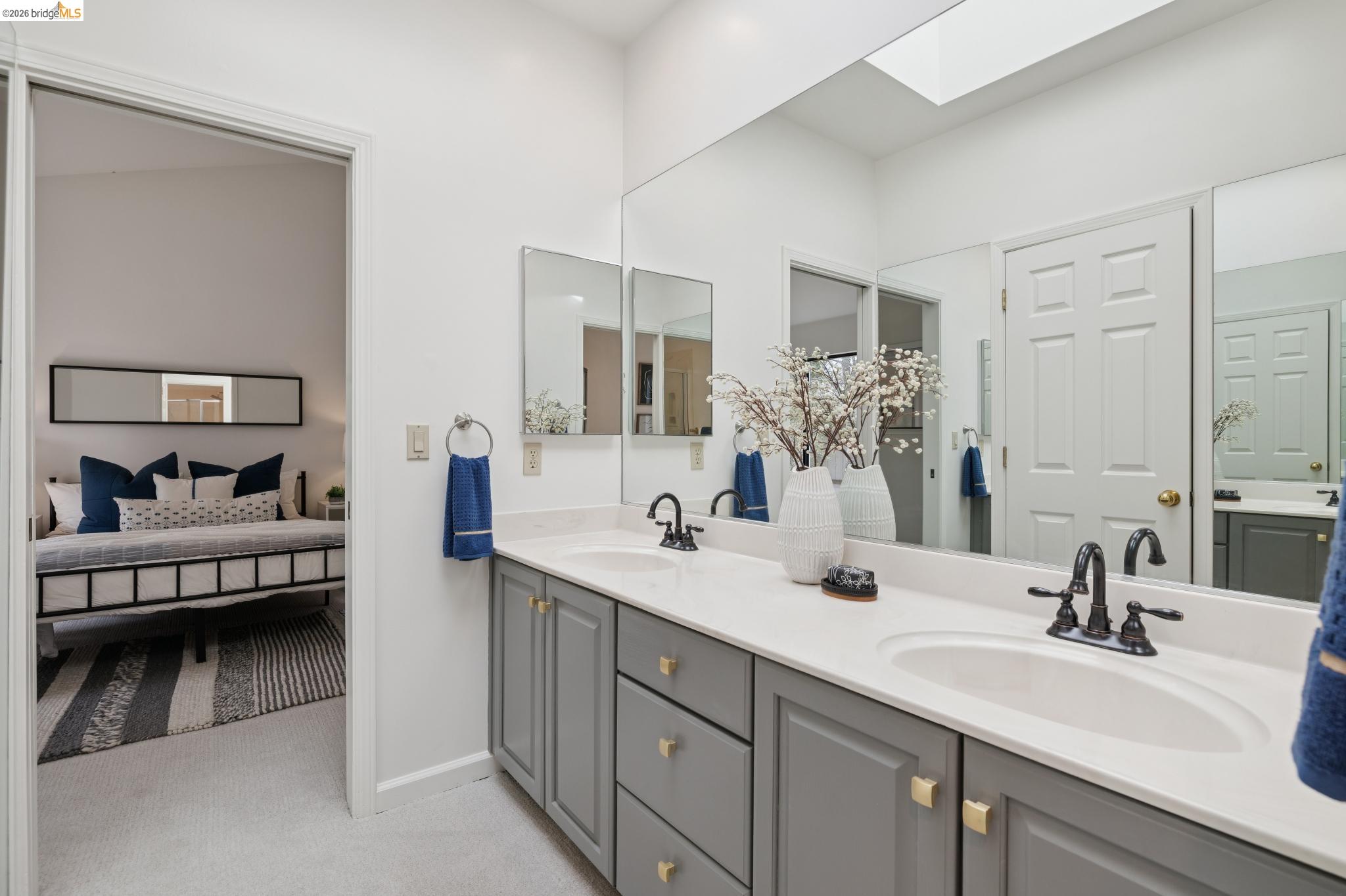 557 Hiller Dr